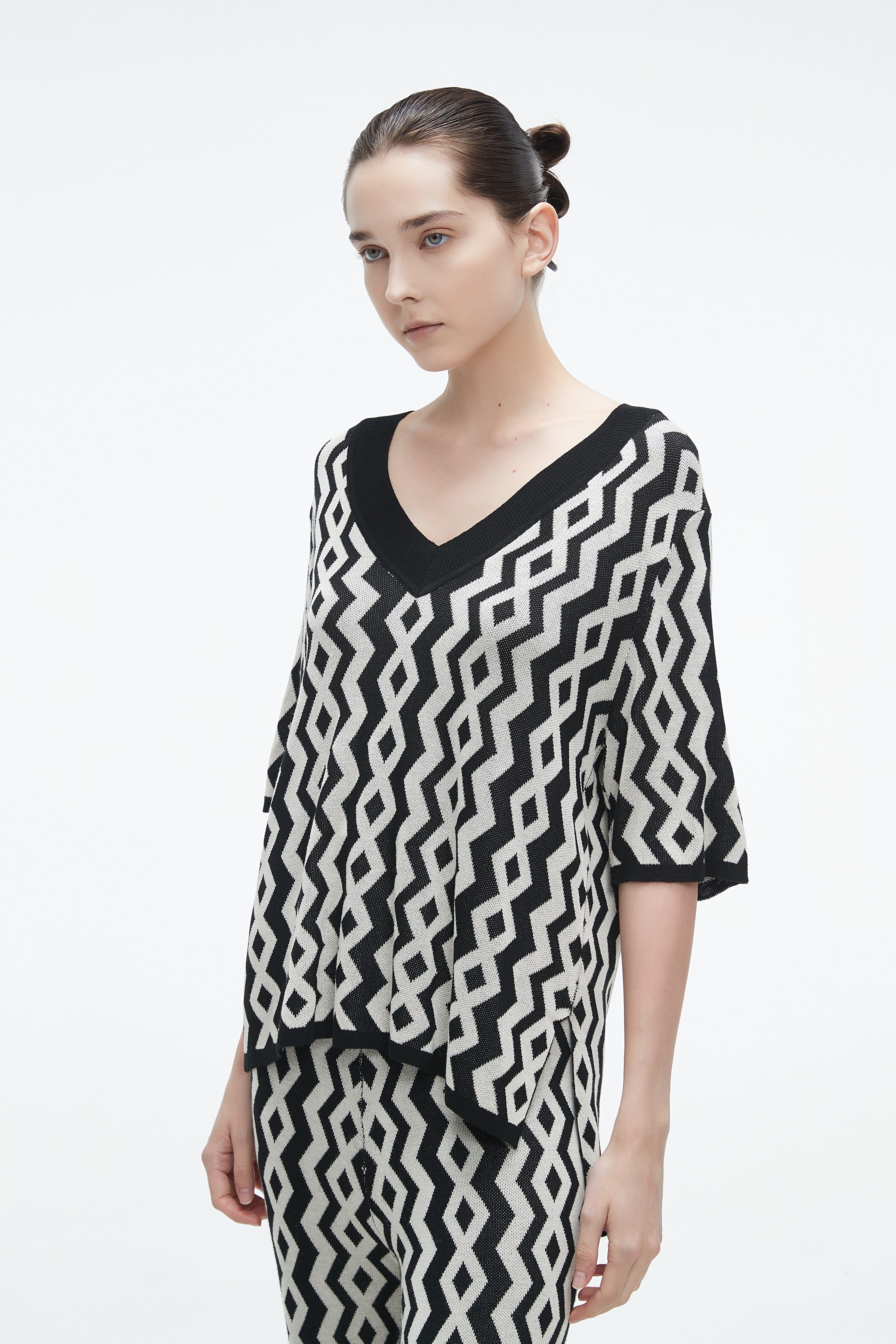 Short Sleeve Printed Blouse With V-Neck - Image 3