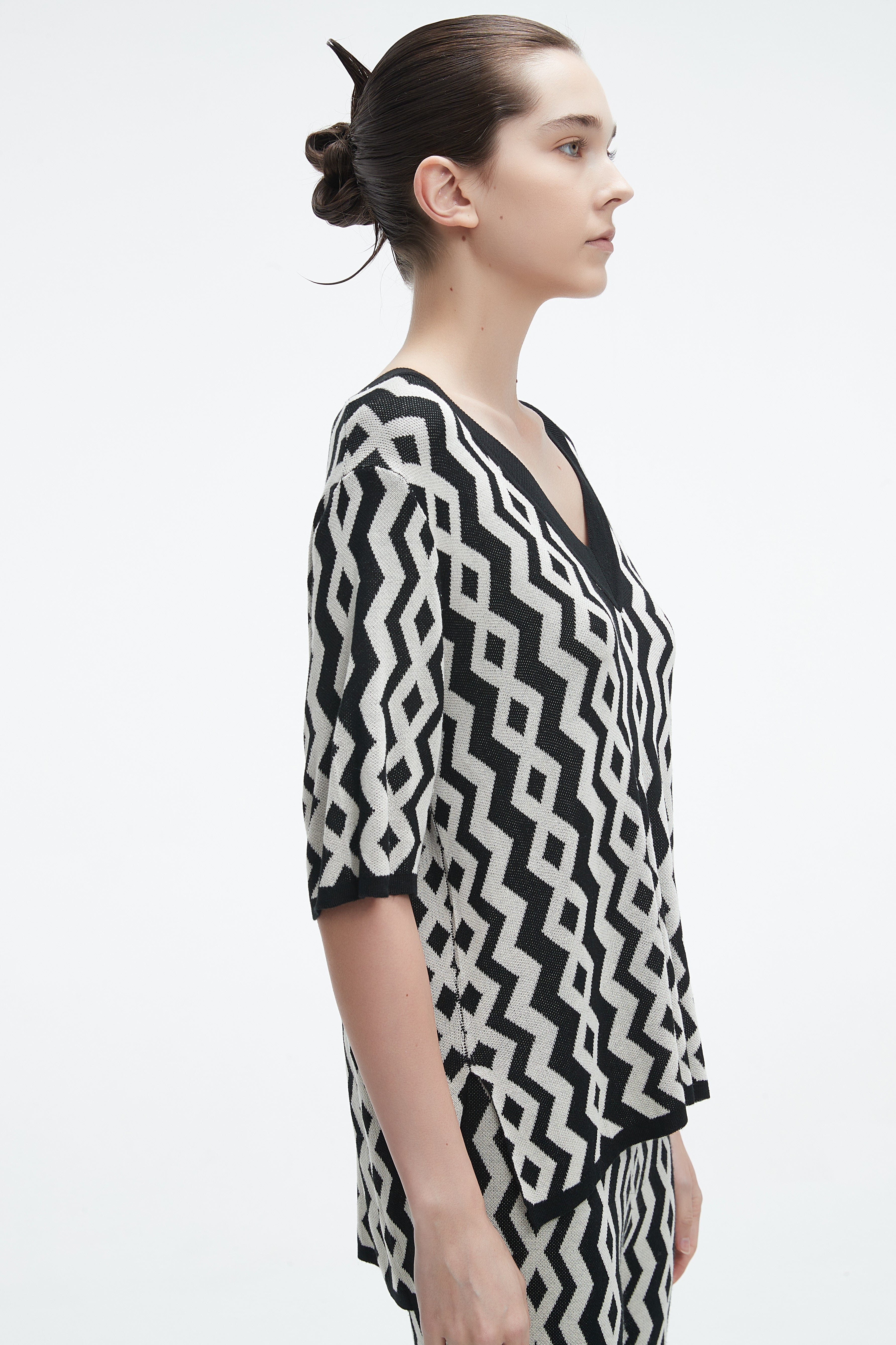 Short Sleeve Printed Blouse With V-Neck - Image 5