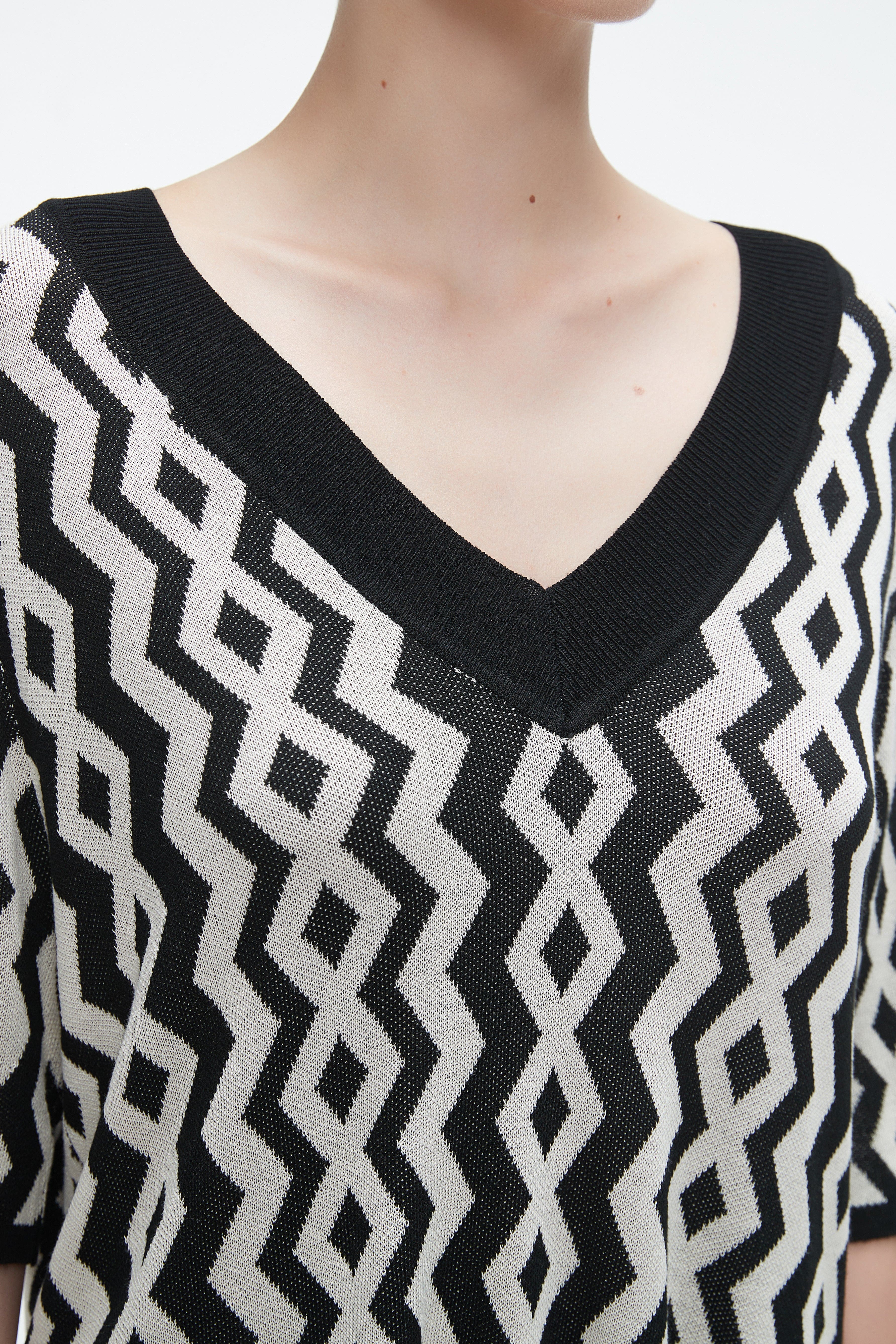 Short Sleeve Printed Blouse With V-Neck - Image 6