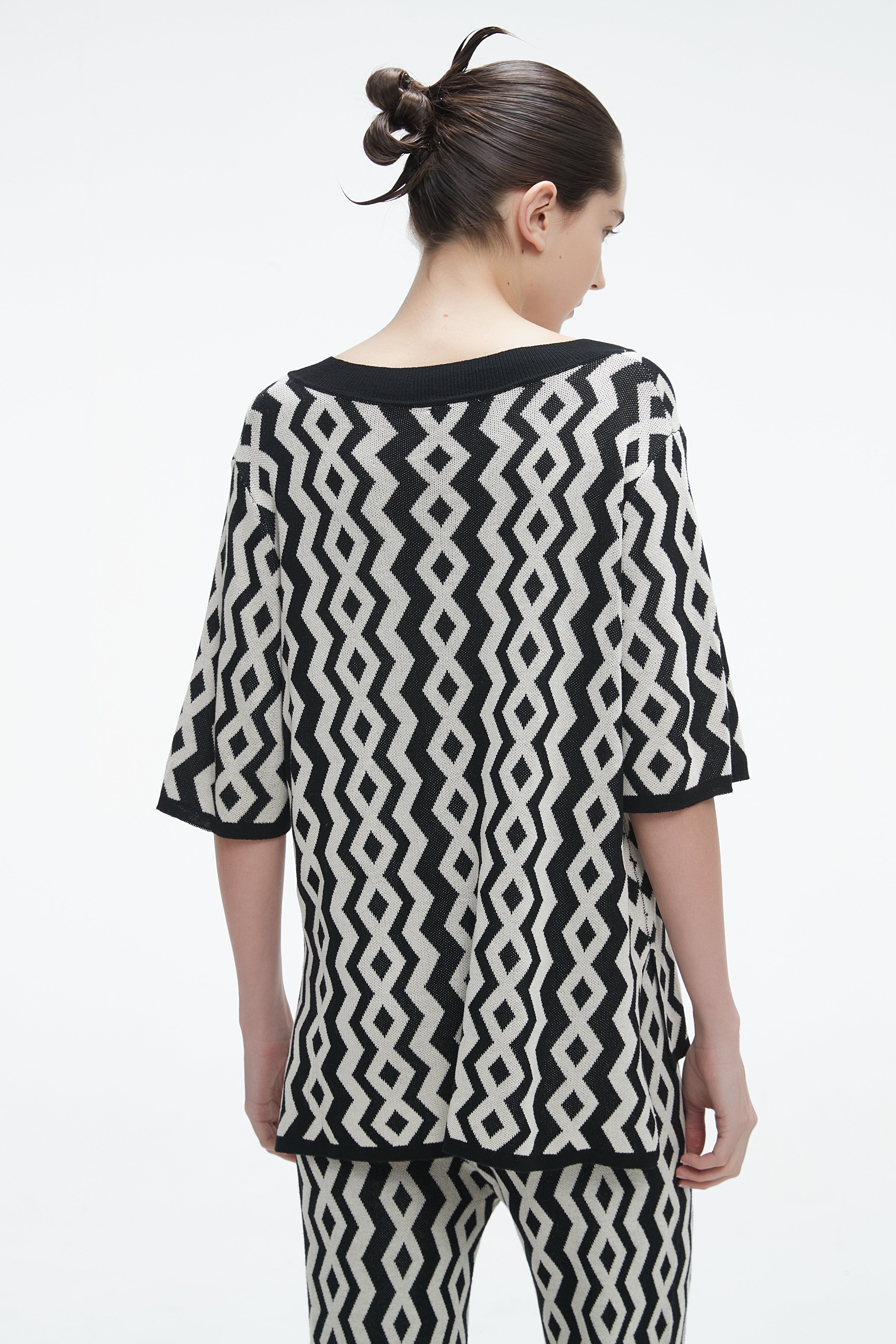 Short Sleeve Printed Blouse With V-Neck - Image 7