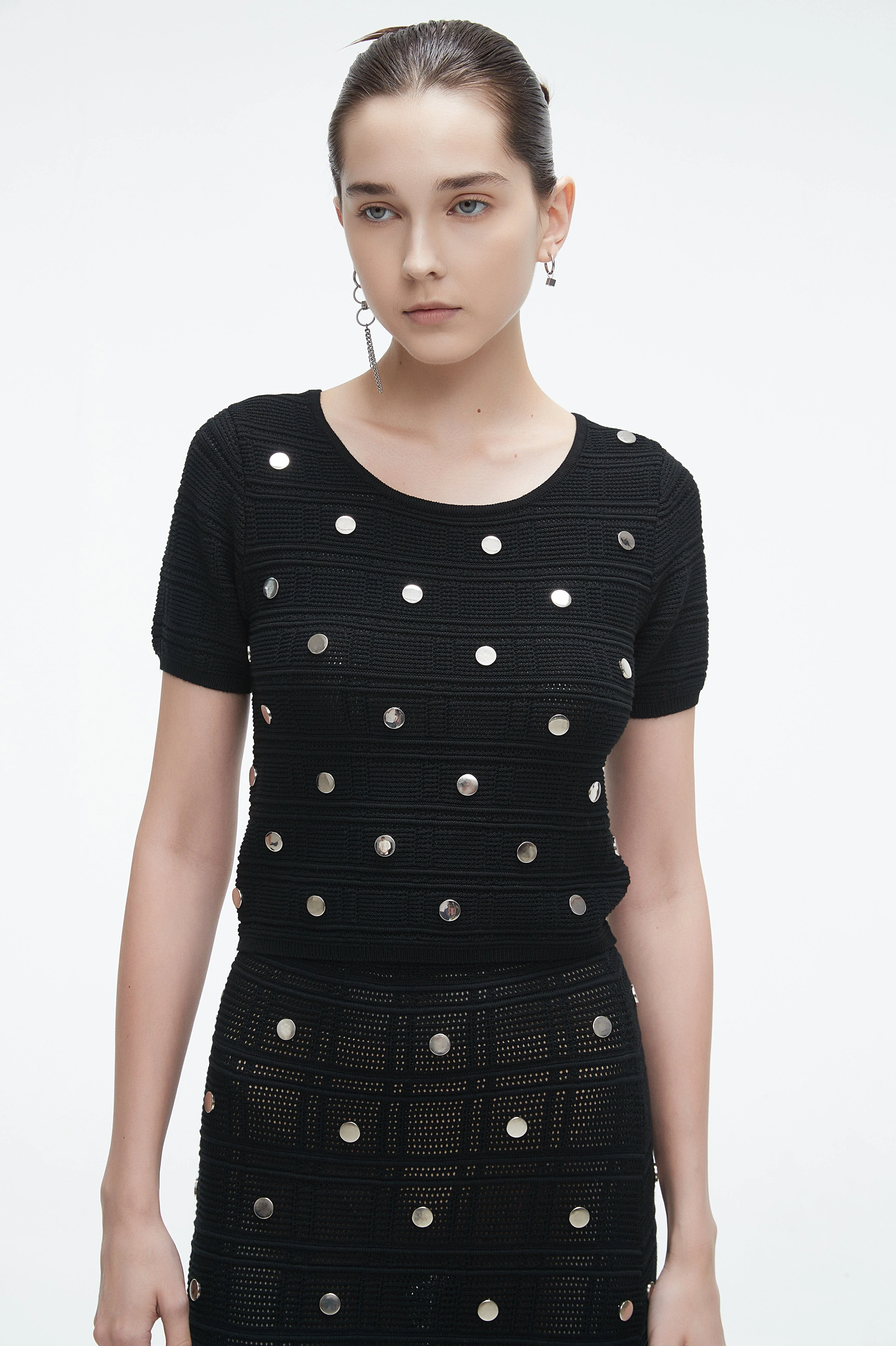 Short Sleeve Blouse With Round Neck And Ruffled Waist - Image 2