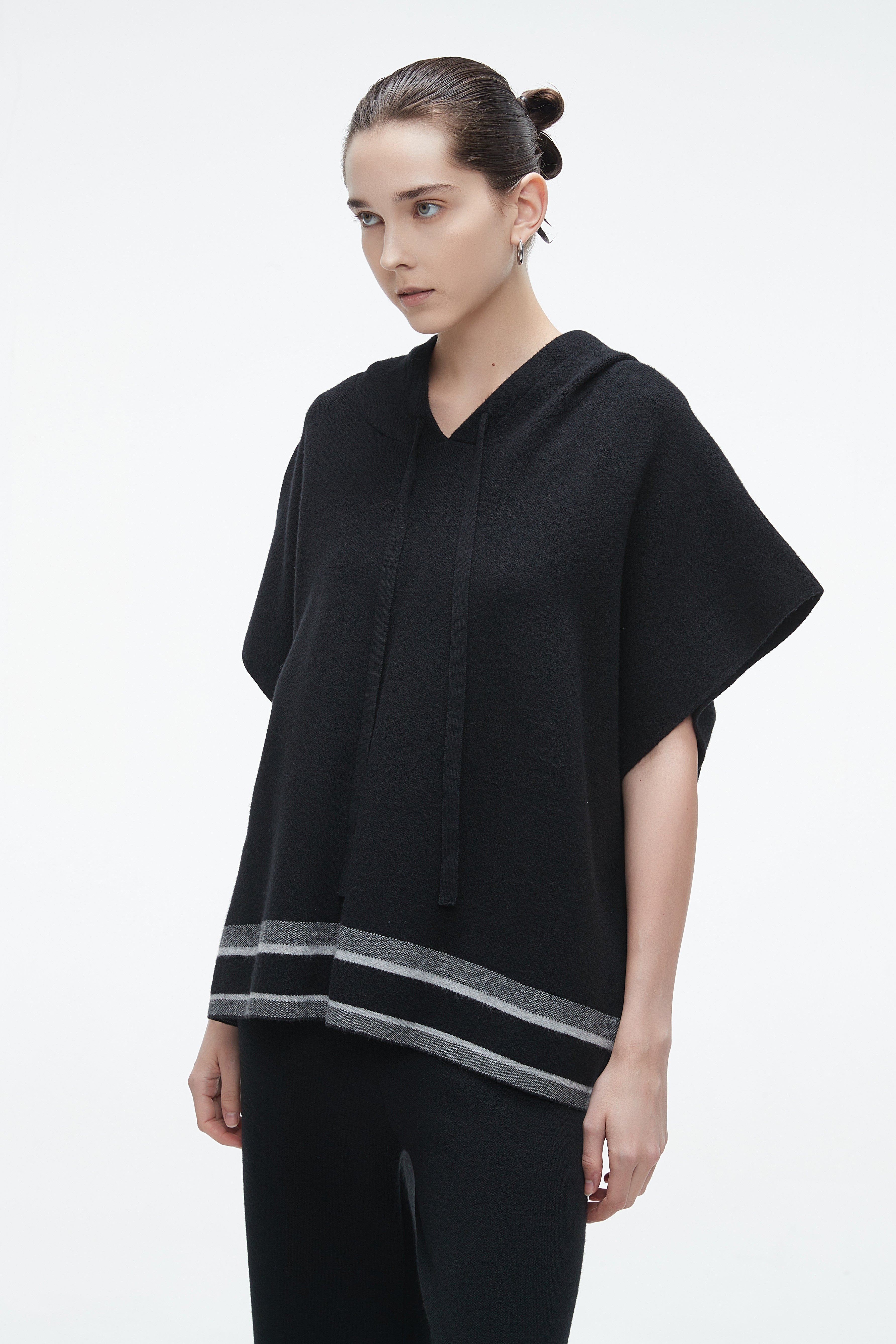 Short-Sleeve Wool Blouse With A Loose Fit And Neck Tie - Image 2