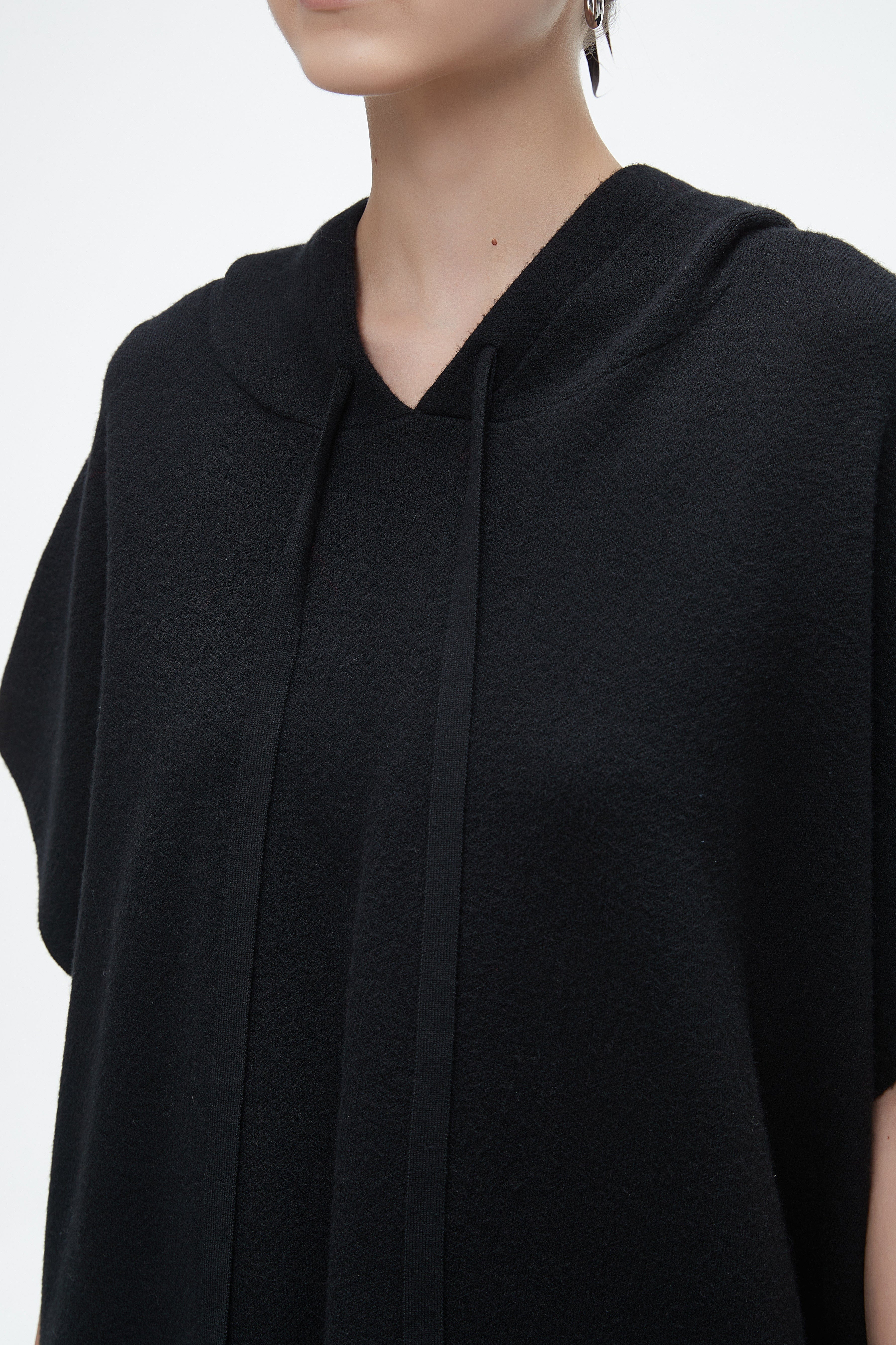 Short-Sleeve Wool Blouse With A Loose Fit And Neck Tie - Image 6