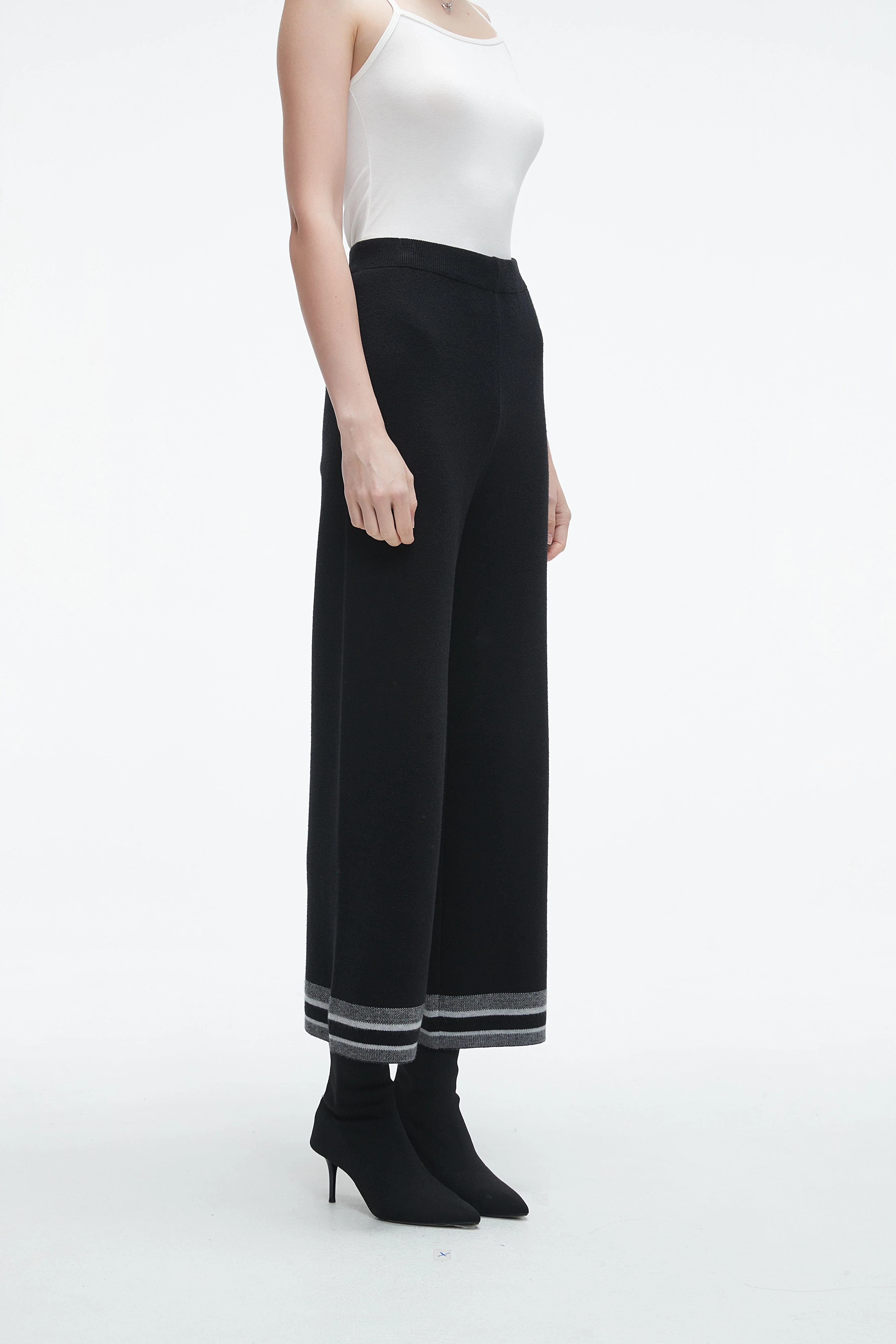 Long Pants With Wide Legs - Image 3