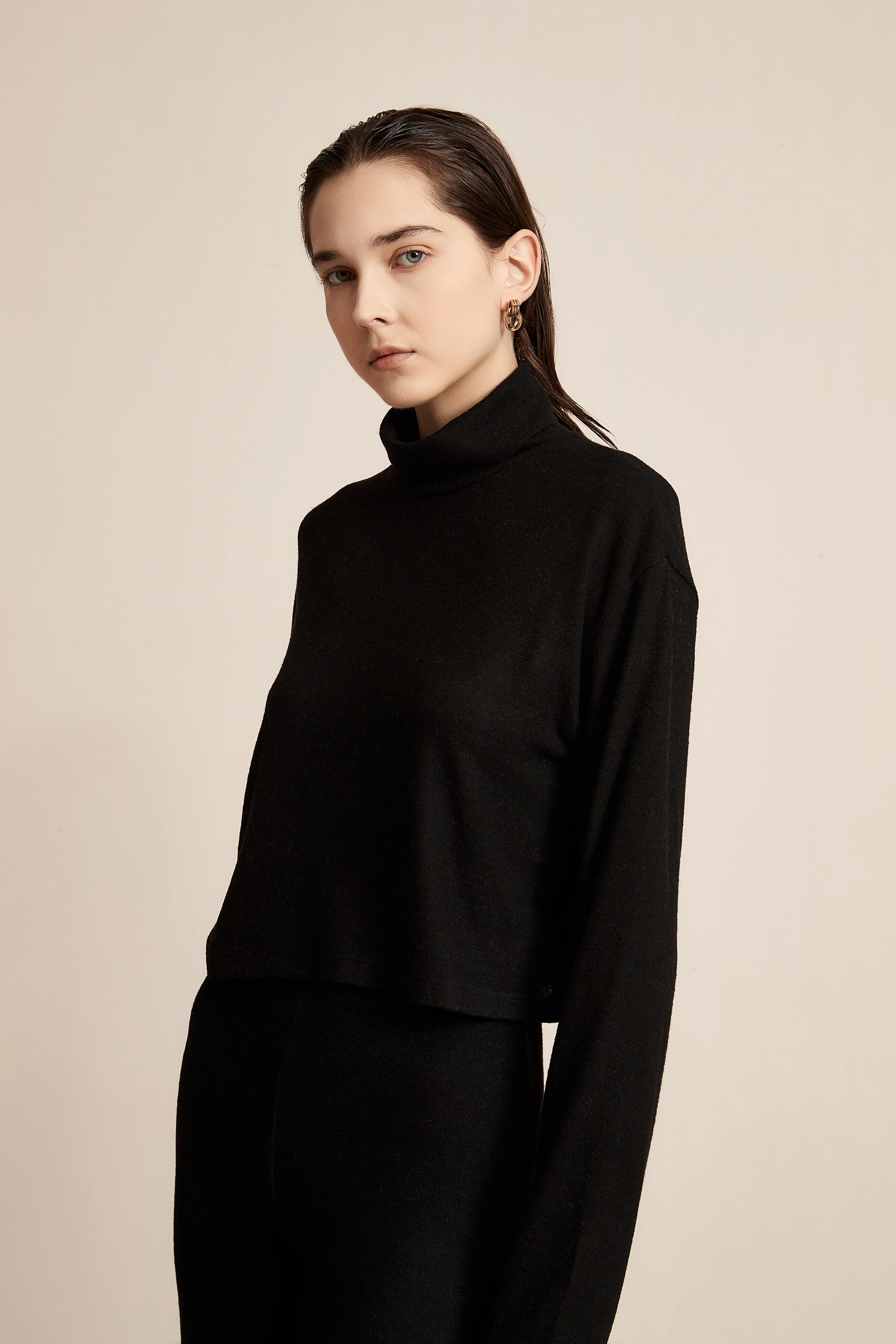 Plain Long Winter Blouse With Long Sleeves - Image 4