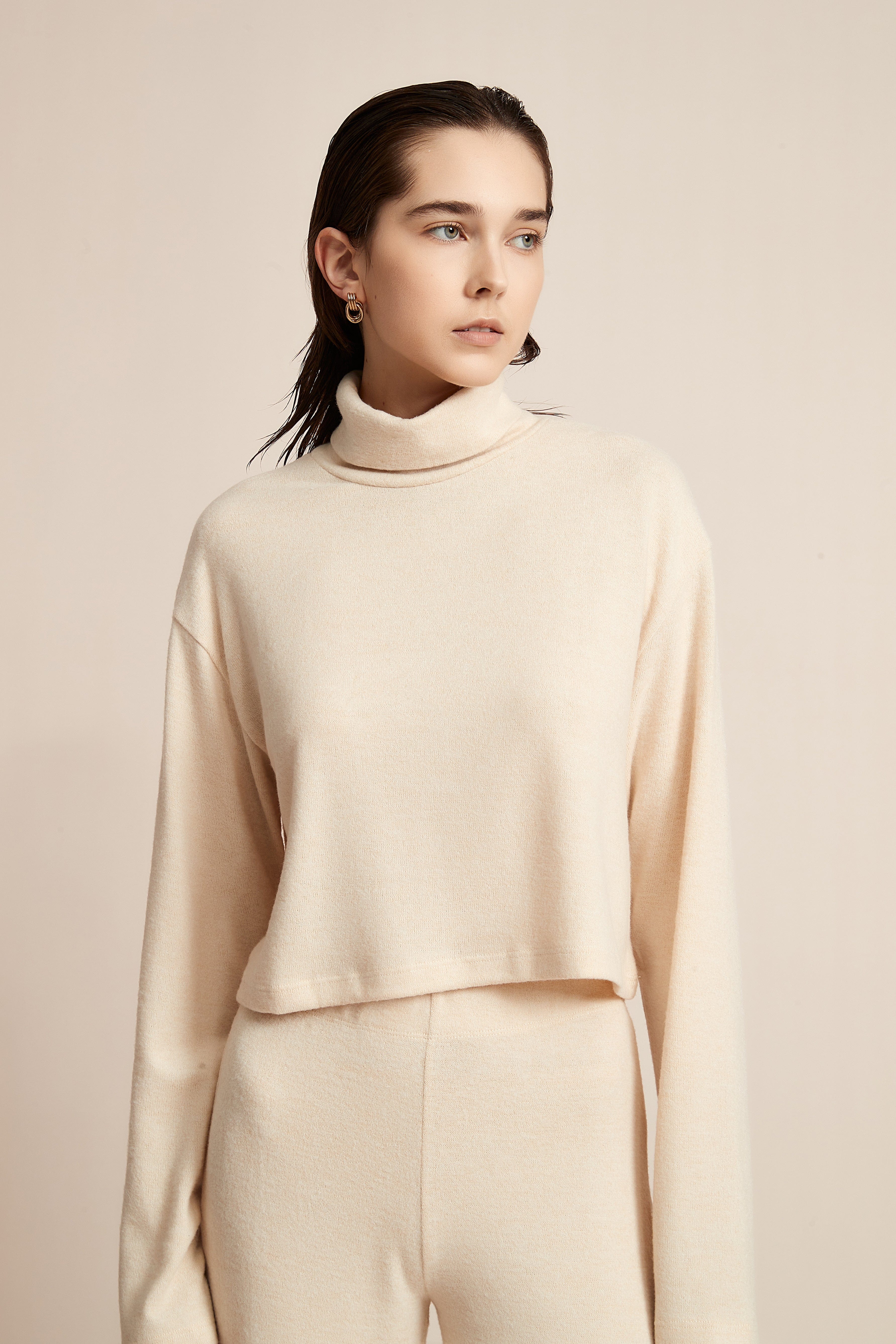Plain Long Winter Blouse With Long Sleeves - Image 9