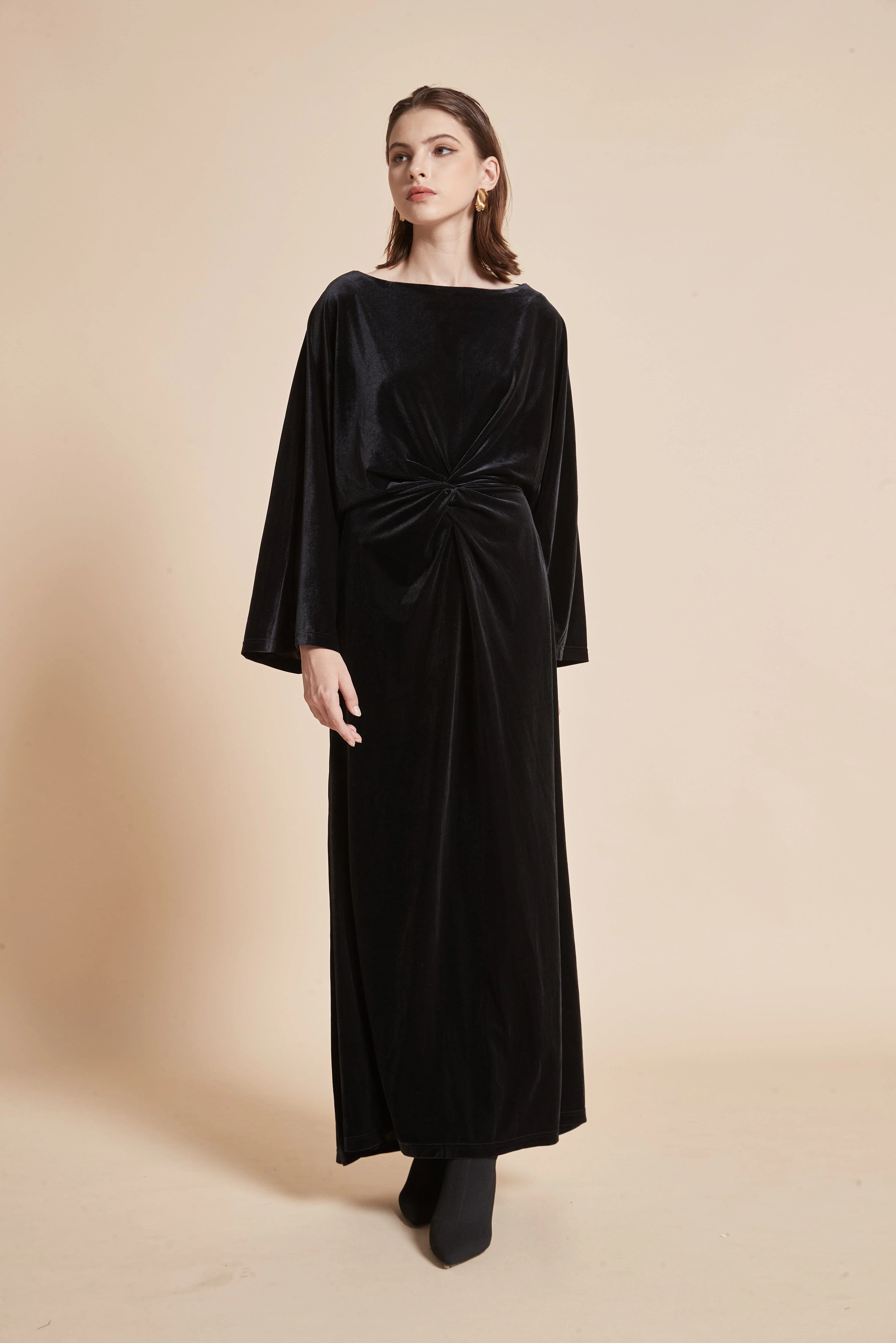 Long Velvet Dress With Long Sleeves - Image 7