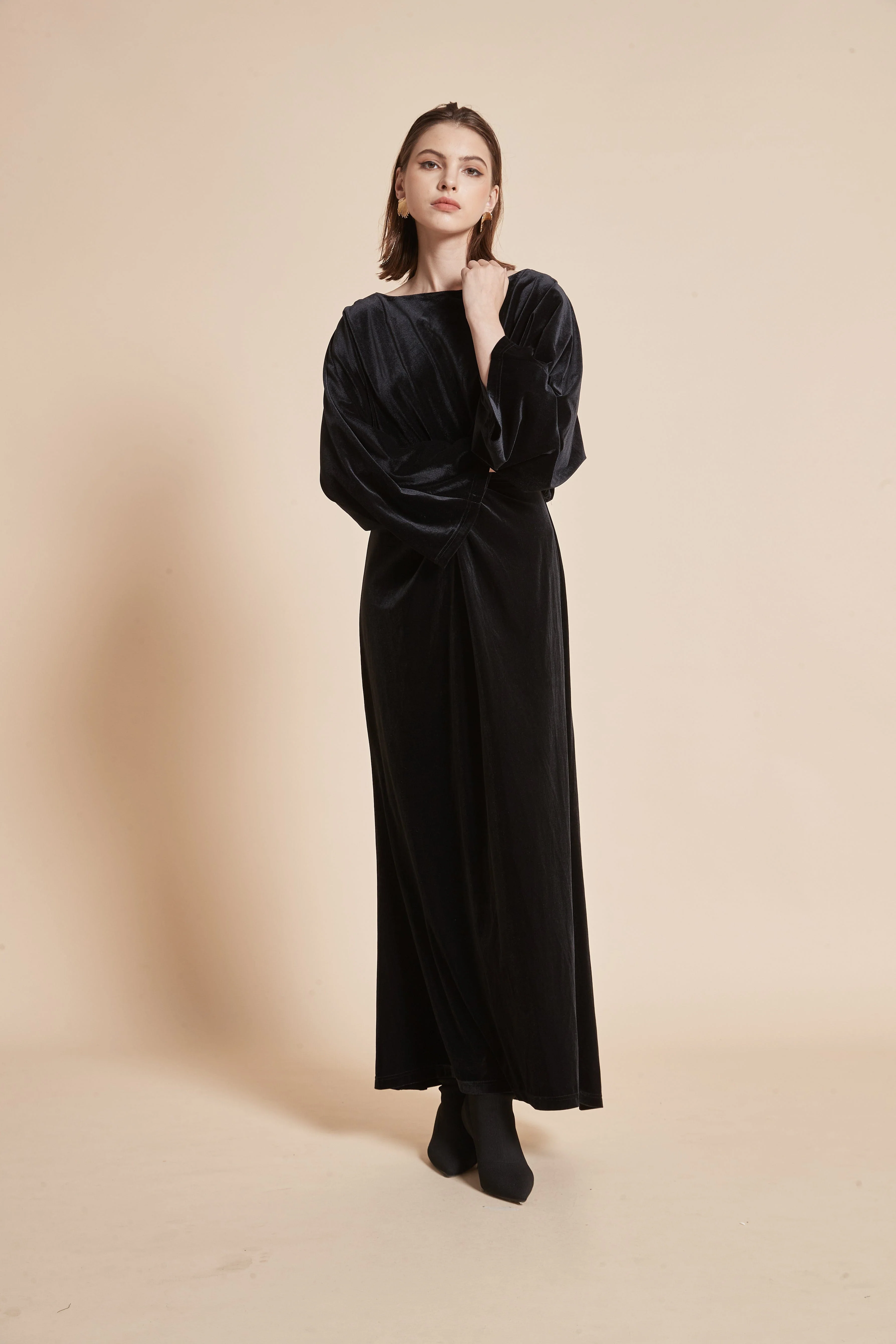 Long Velvet Dress With Long Sleeves - Image 8