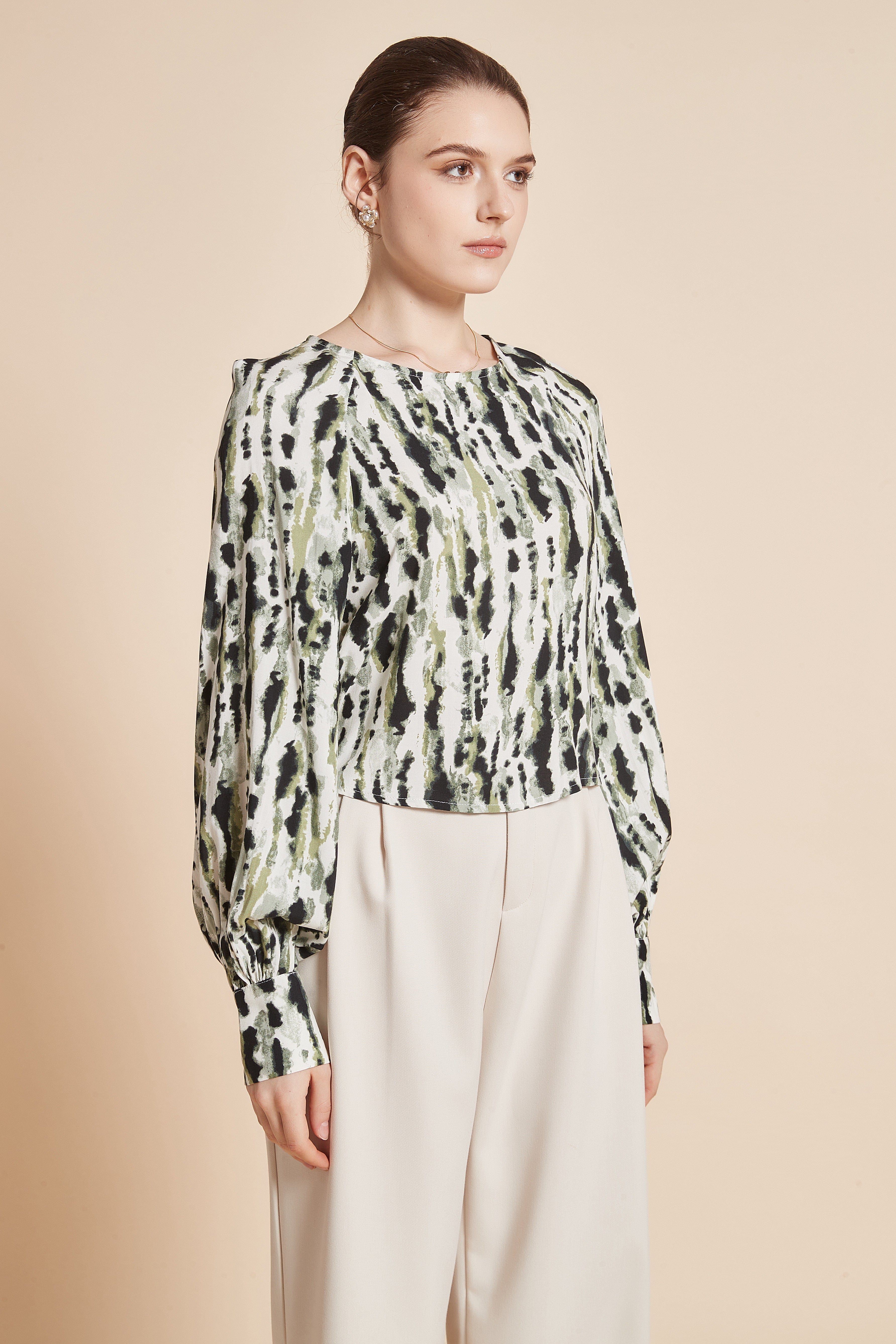 Chic Printed Wide Sleeve Blouse with Long Sleeves - Image 4