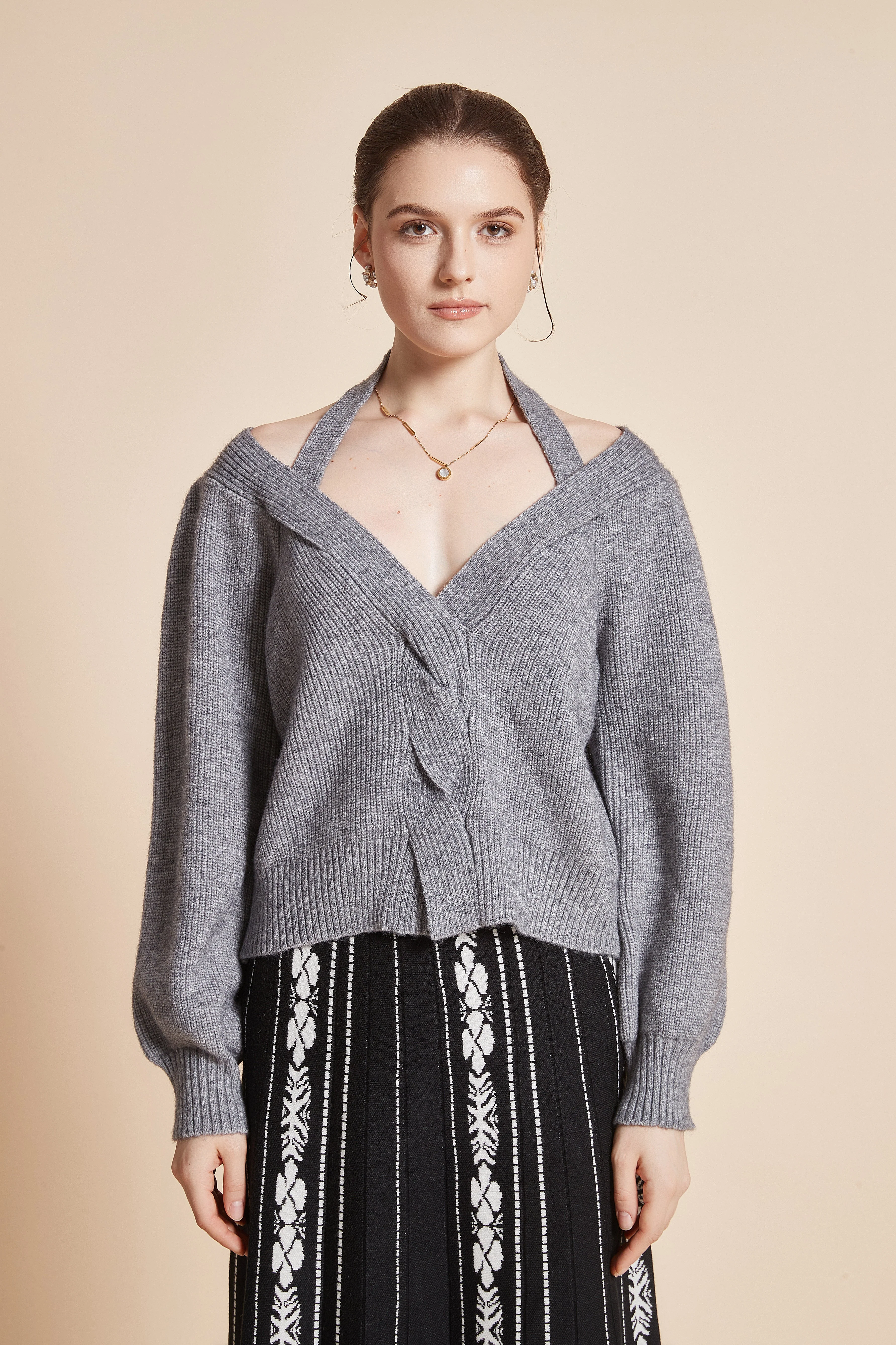 Blouse with a draped collar, V-neck, and long wide sleeves - Image 2