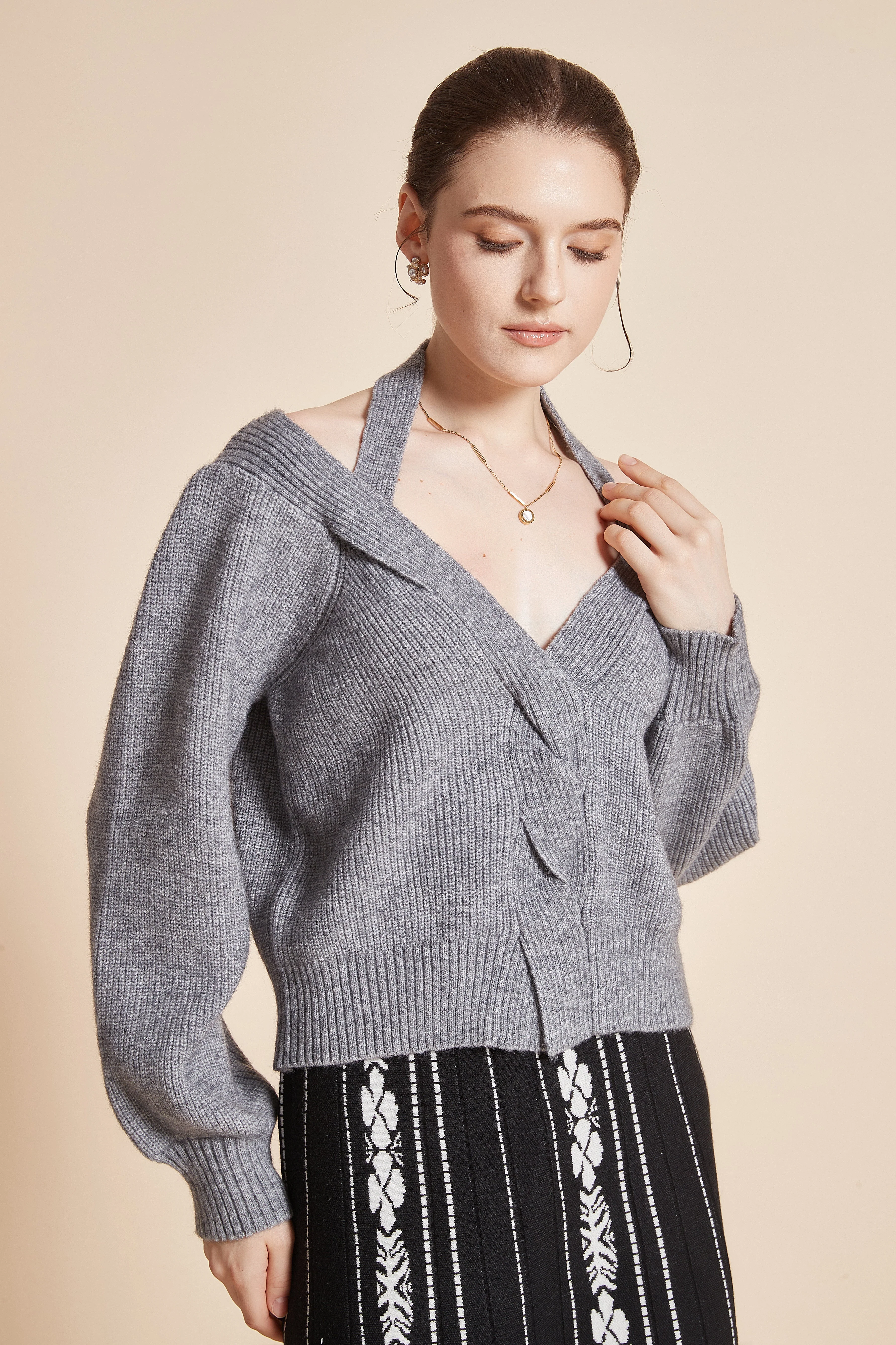 Blouse with a draped collar, V-neck, and long wide sleeves - Image 3