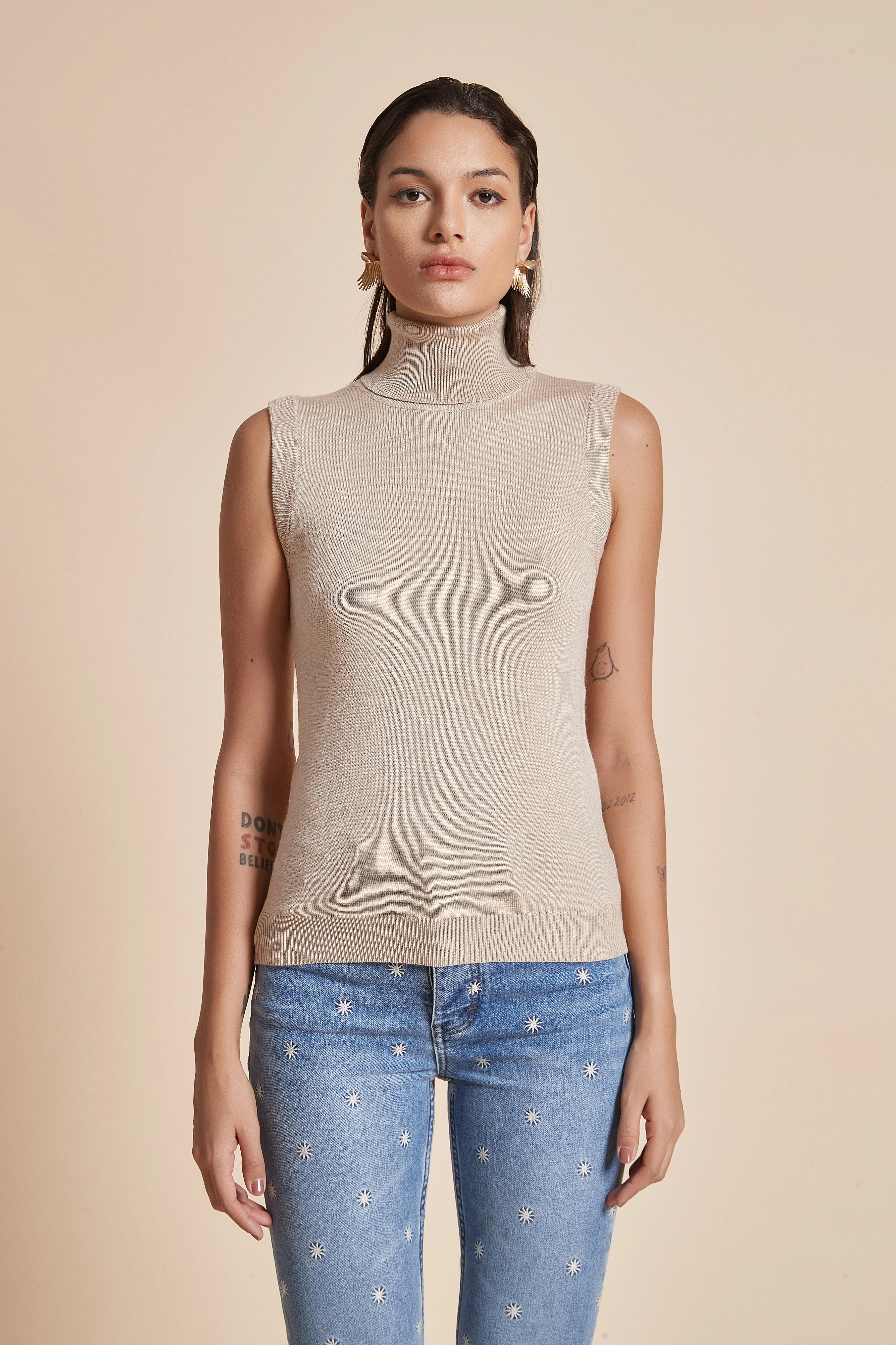 Plain Ribbed High-Neck Blouse With Half Sleeves - Image 2