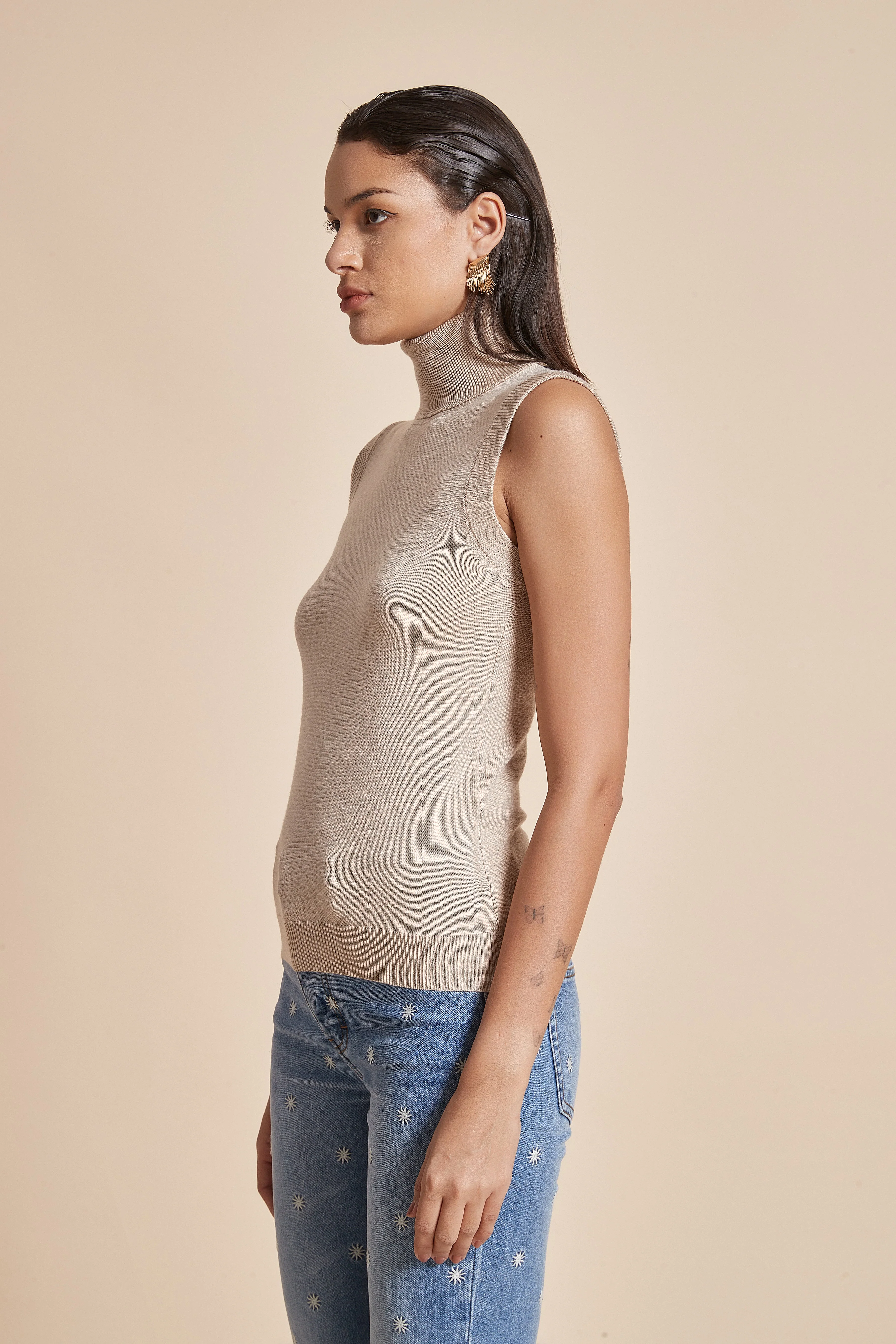 Plain Ribbed High-Neck Blouse With Half Sleeves - Image 3