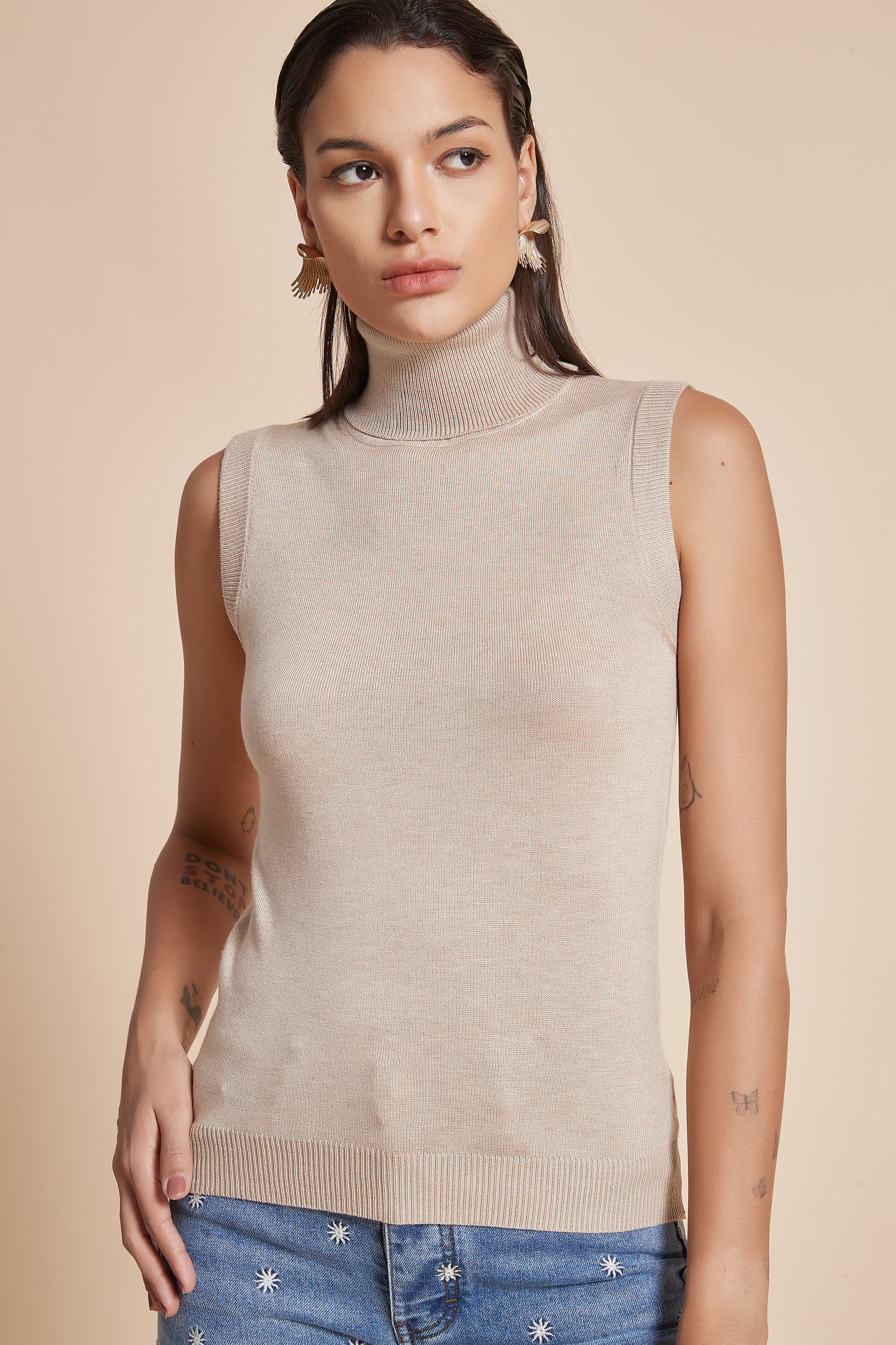 Plain Ribbed High-Neck Blouse With Half Sleeves - Image 8