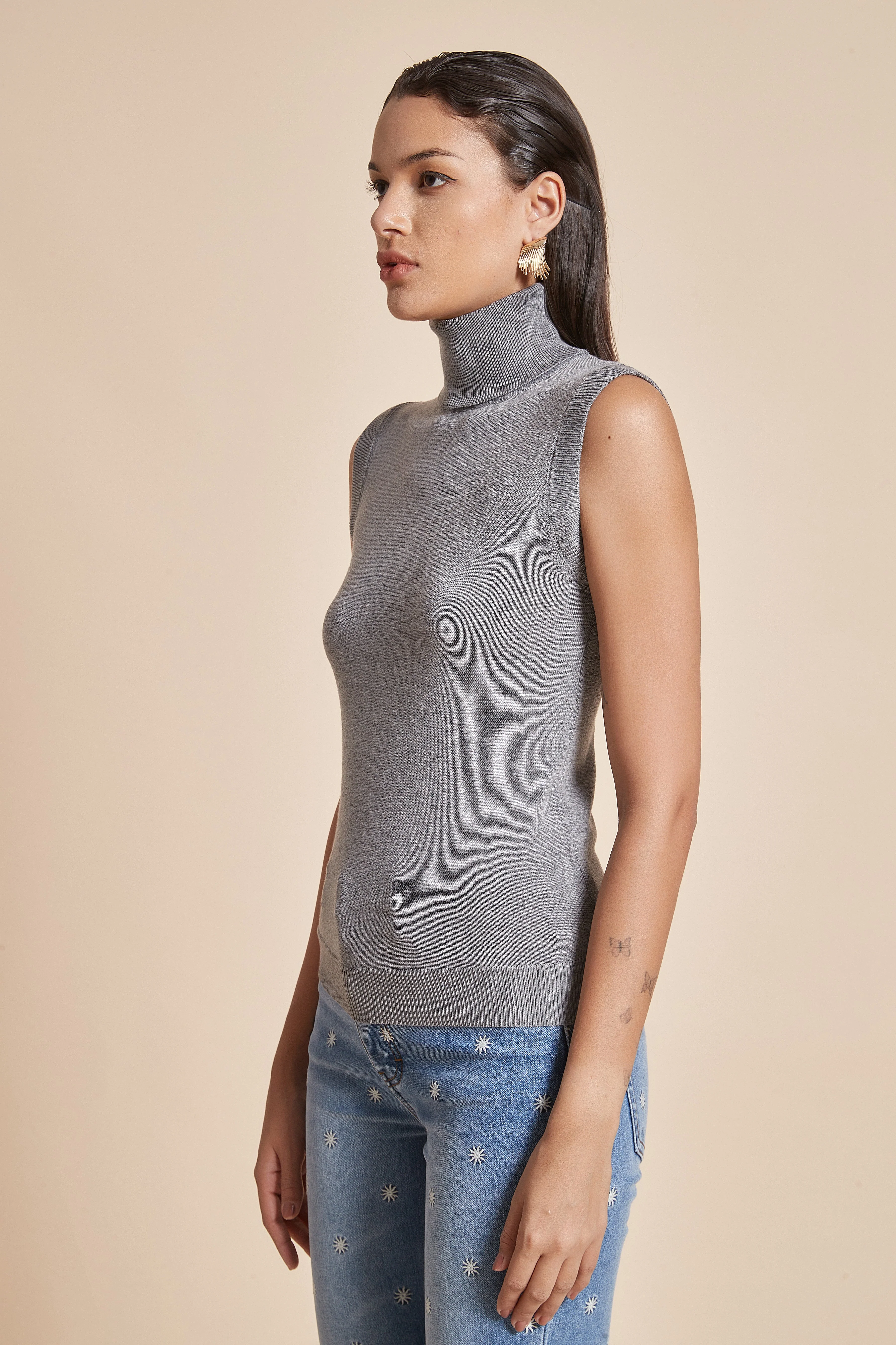 Plain Ribbed High-Neck Blouse with Half Sleeves - Image 2