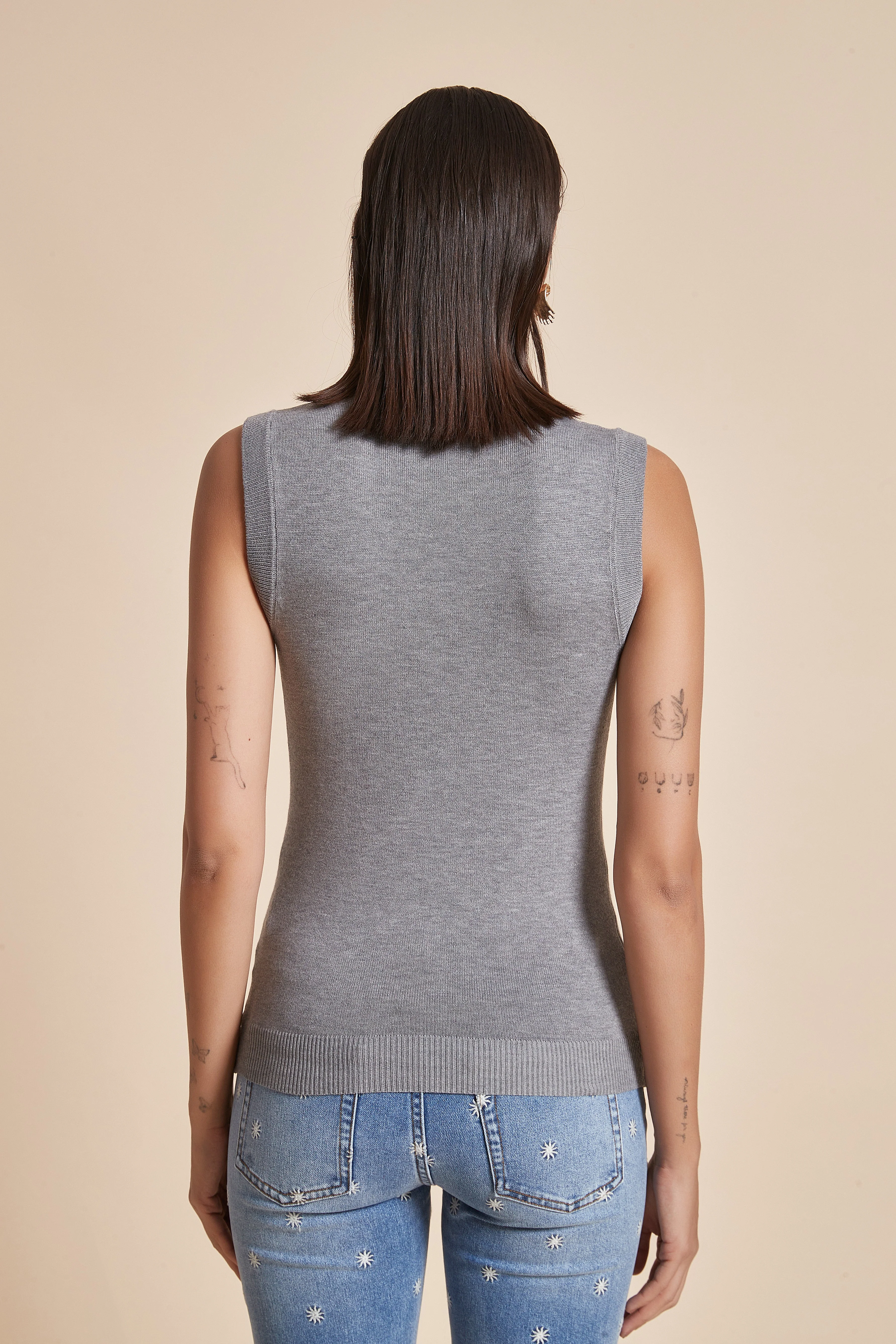 Plain Ribbed High-Neck Blouse with Half Sleeves - Image 9