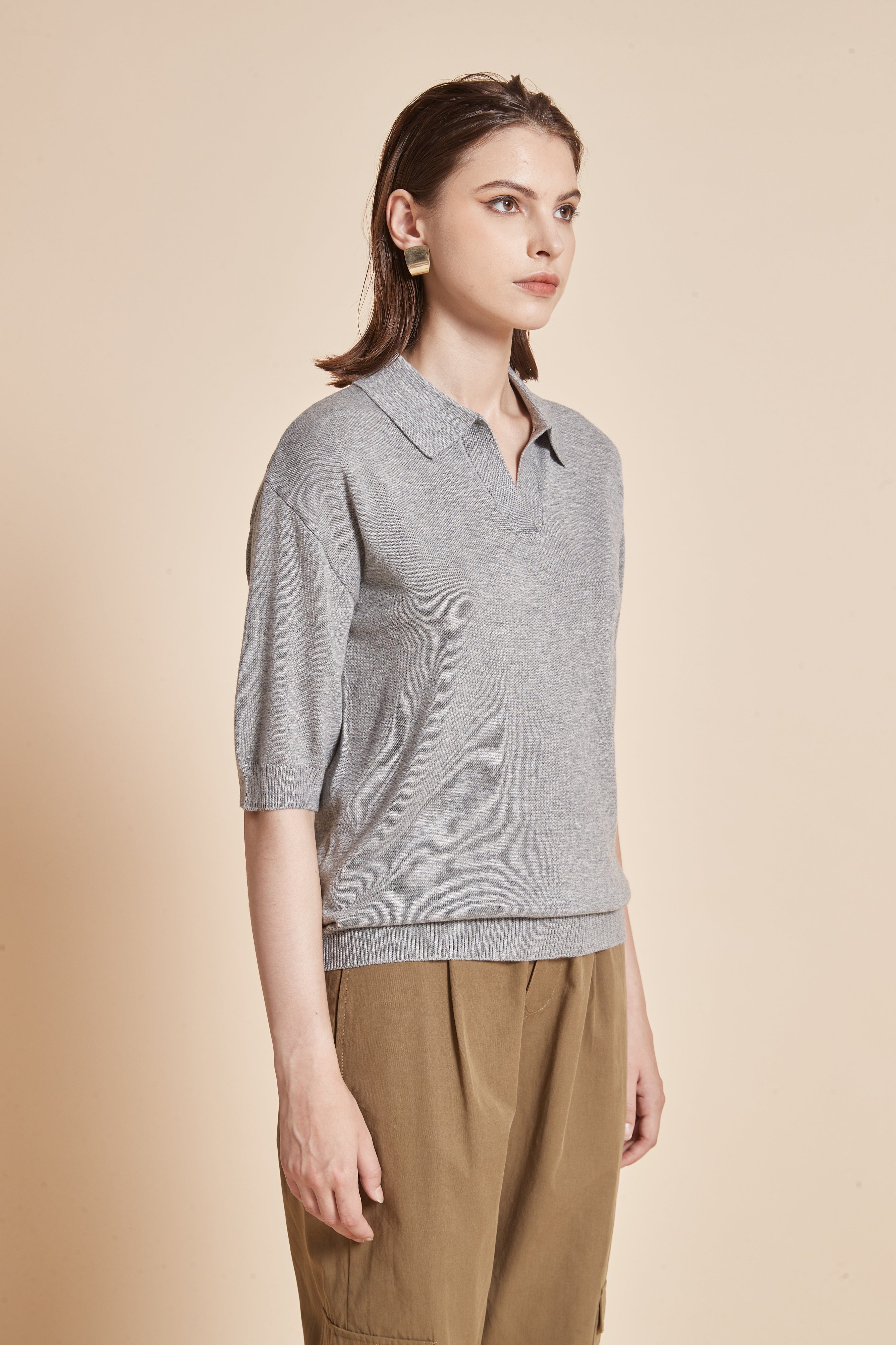Plain Half-Sleeve Blouse With V-Neck And Collar - Image 3