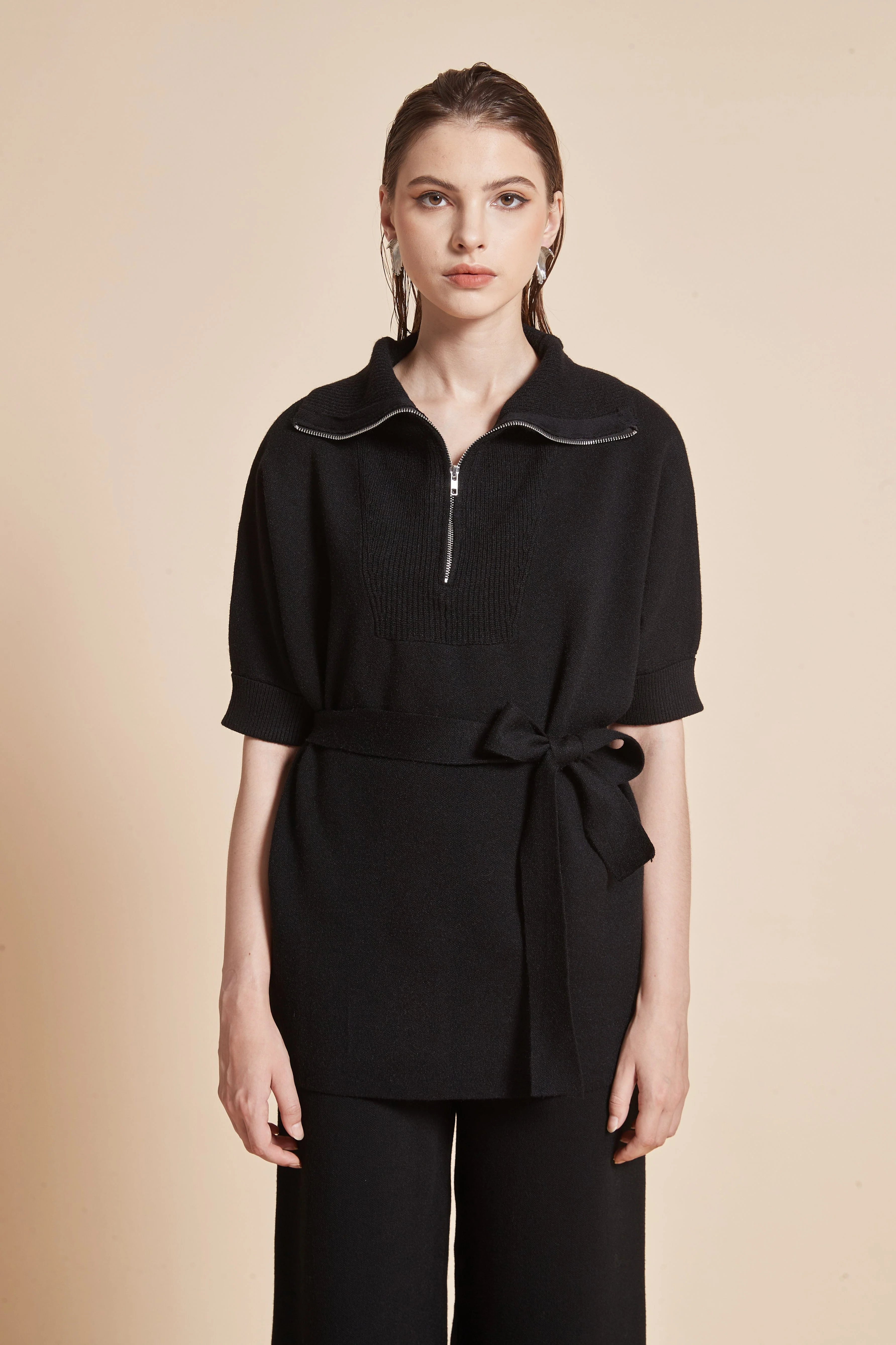 Long blouse with half sleeves, a high neck, and a zipper - Image 2