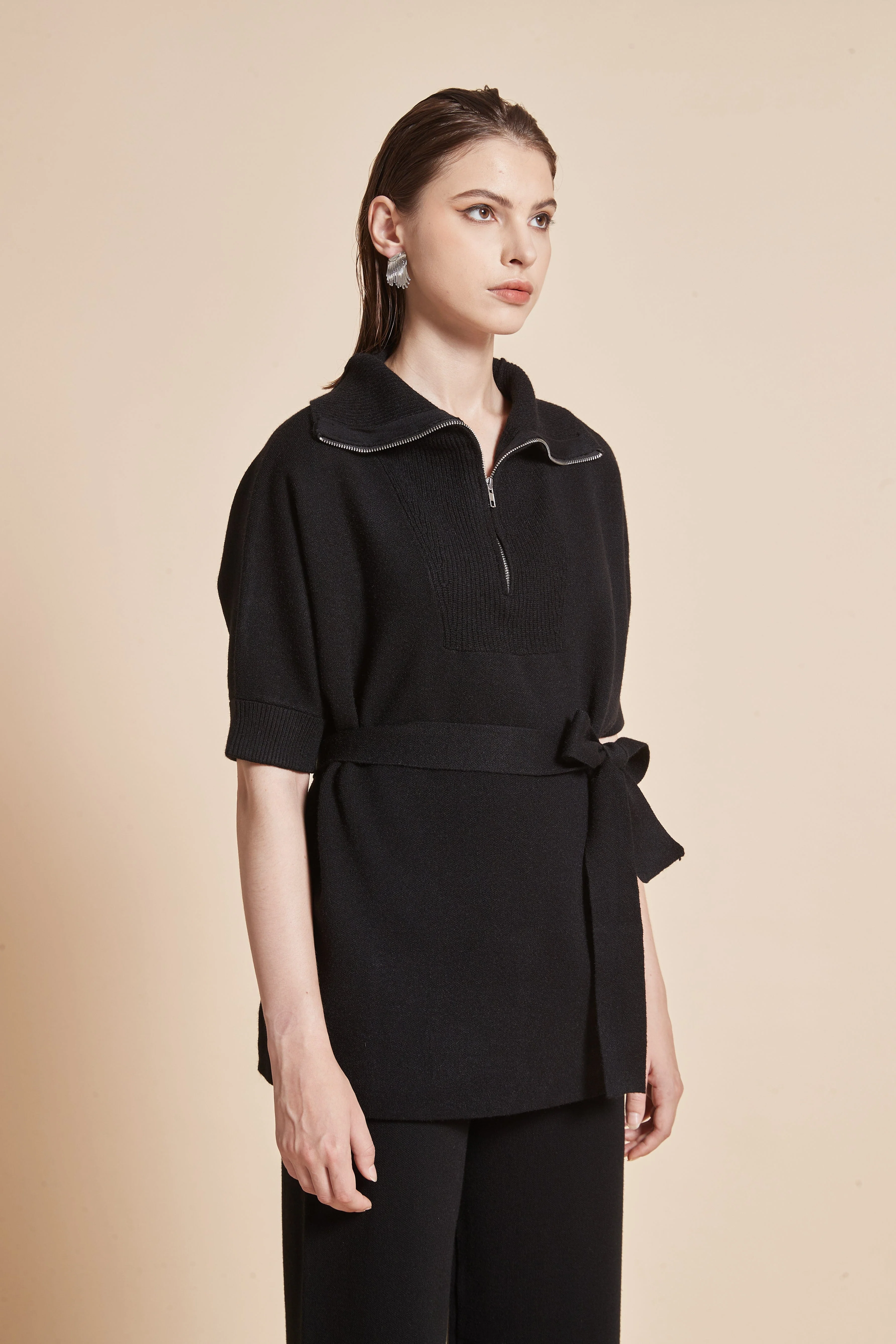 Long blouse with half sleeves, a high neck, and a zipper - Image 4