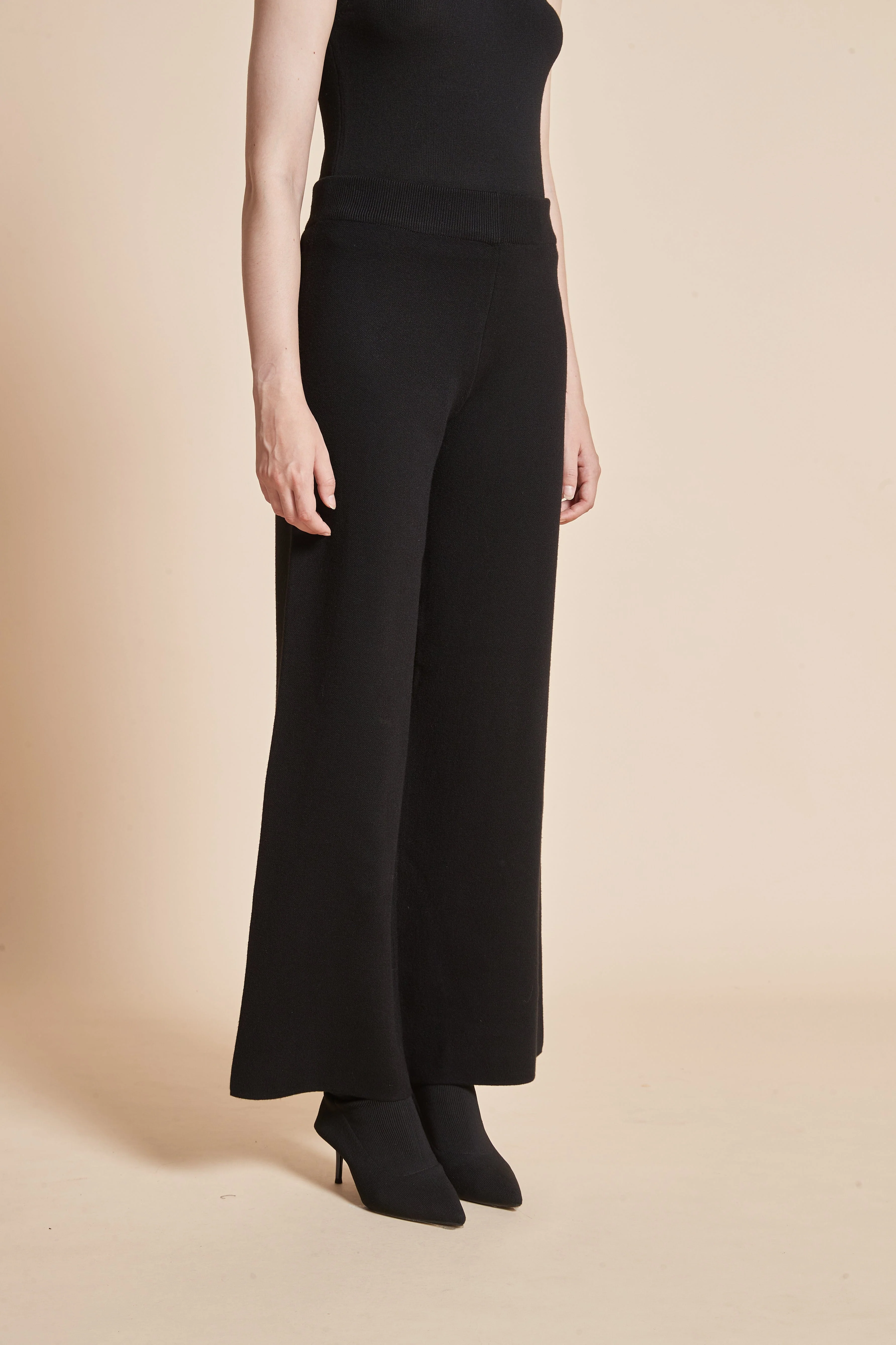 Long Plain Pants with Wide Legs - Image 4