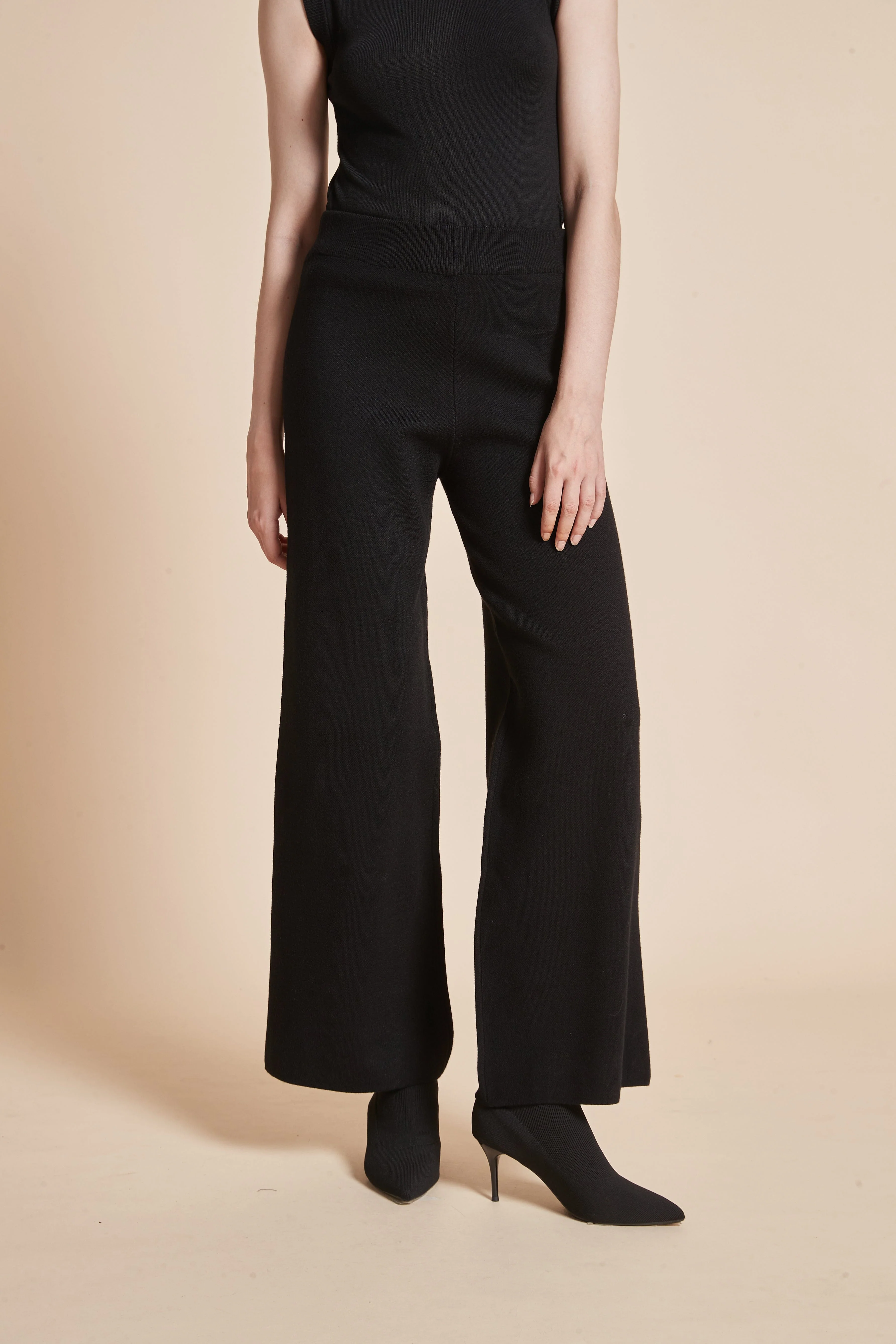 Long Plain Pants with Wide Legs - Image 7