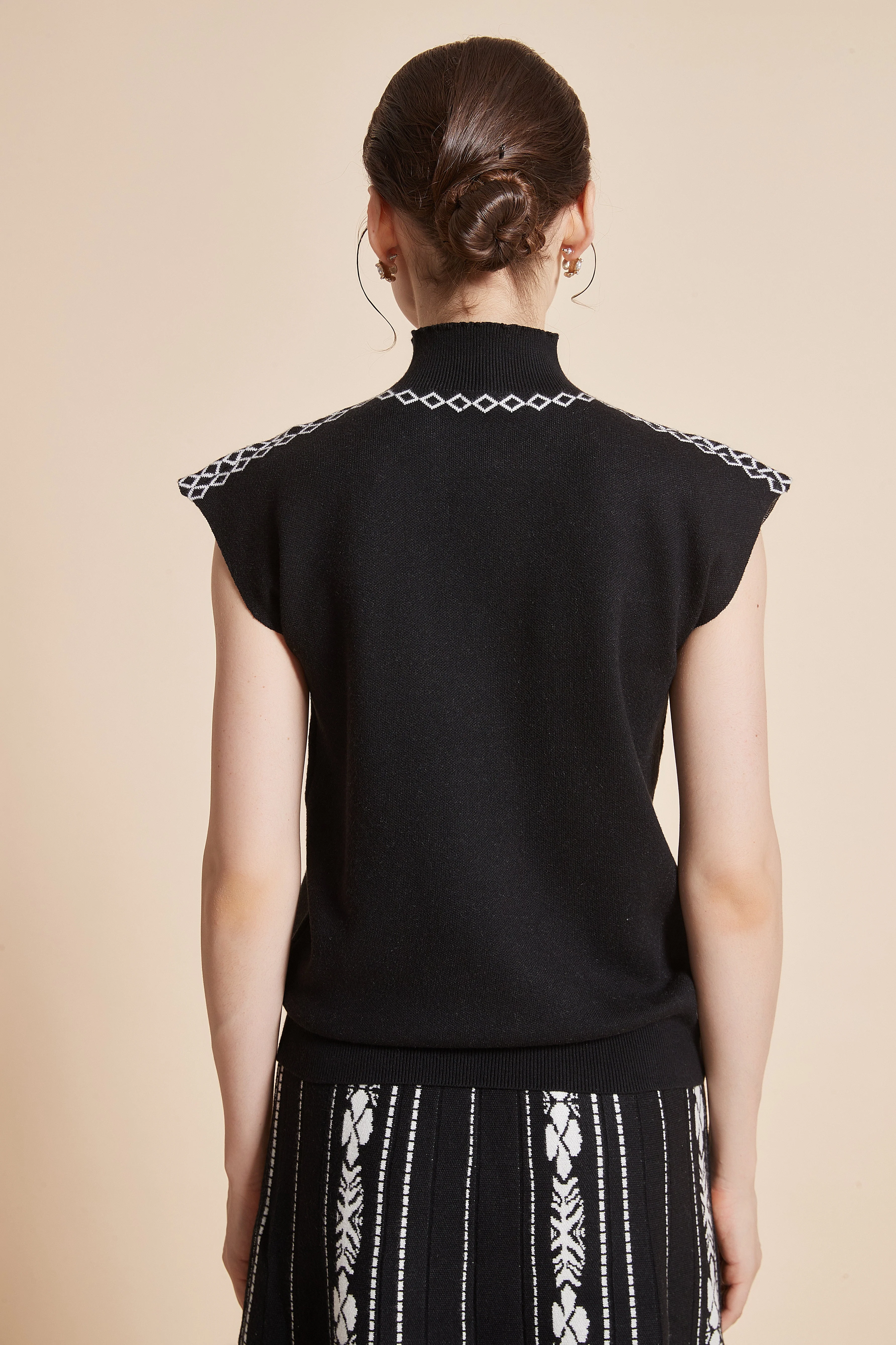 Sleeveless High-Neck Blouse - Image 9