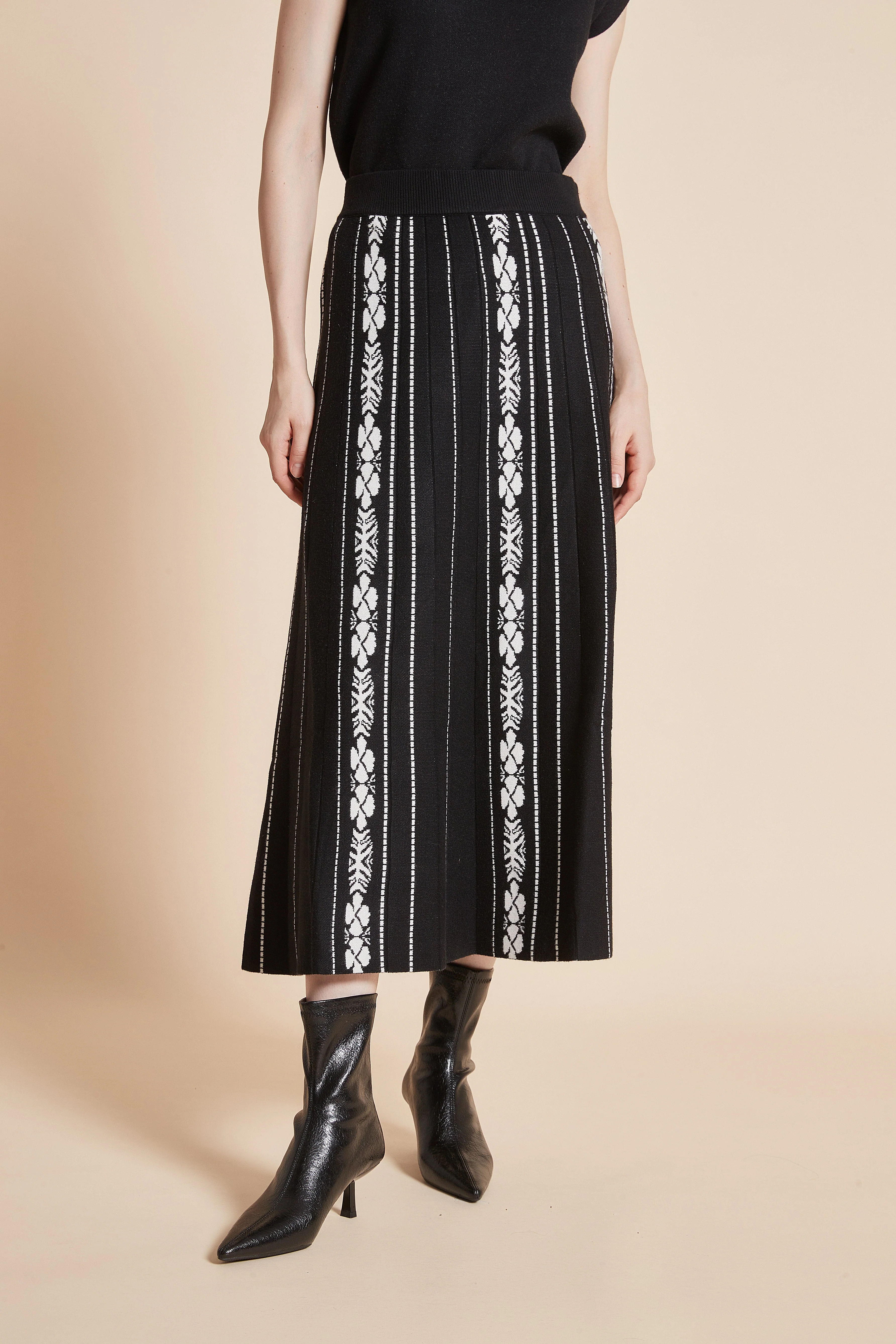 Long Wide Ribbed Skirt
