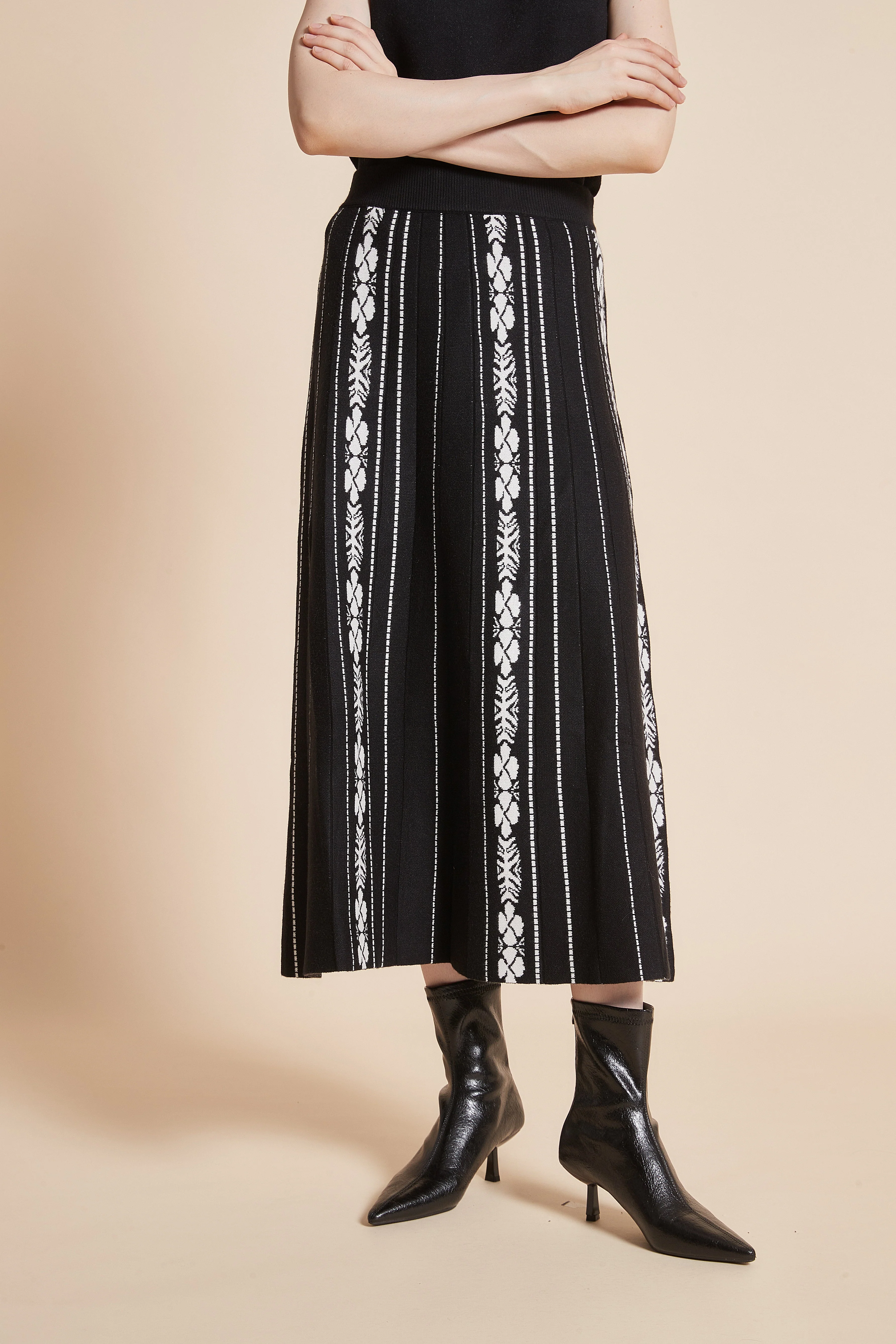 Long Wide Ribbed Skirt - Image 6