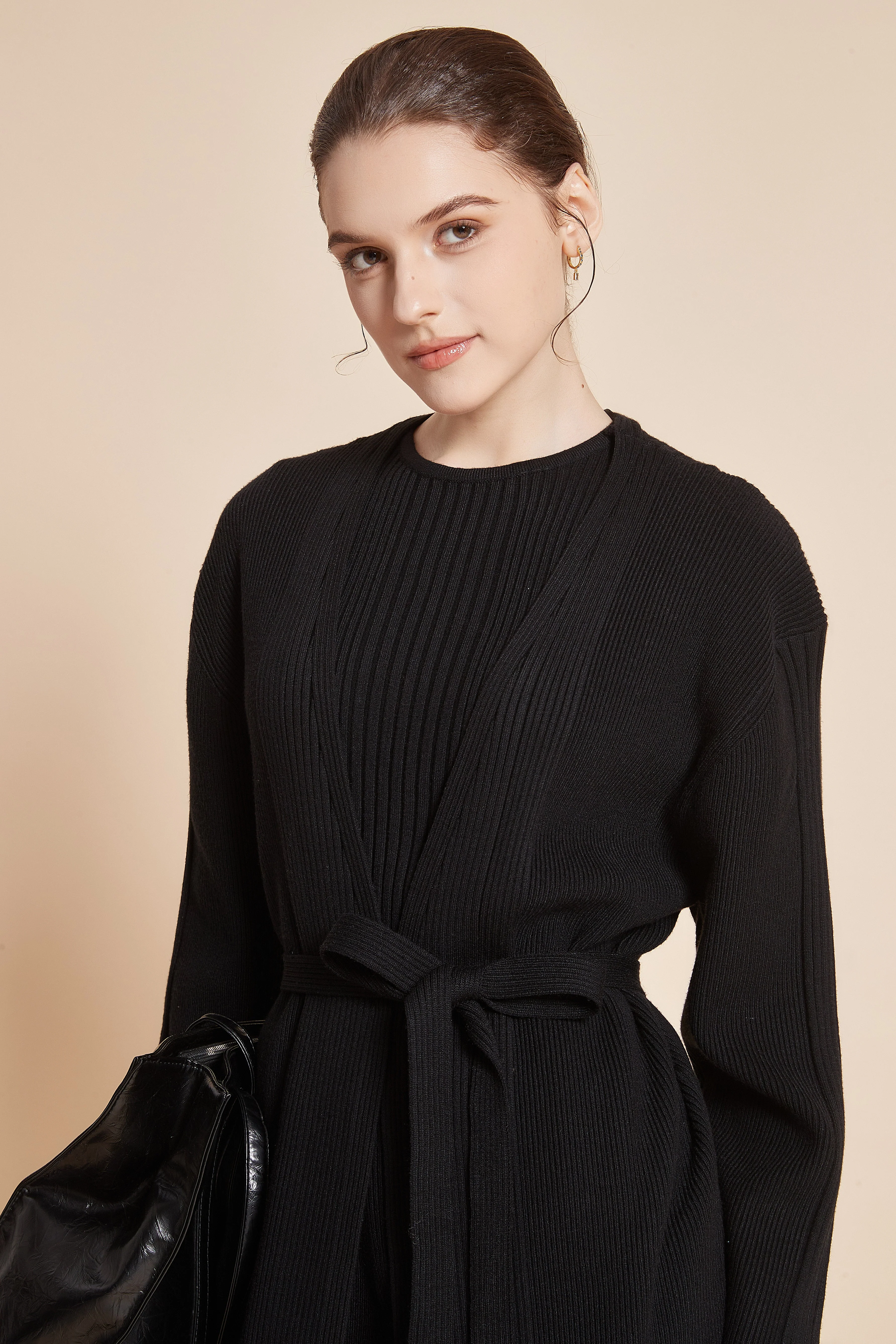 Solid Blouse With Half Sleeves And A Round Neckline - Image 3