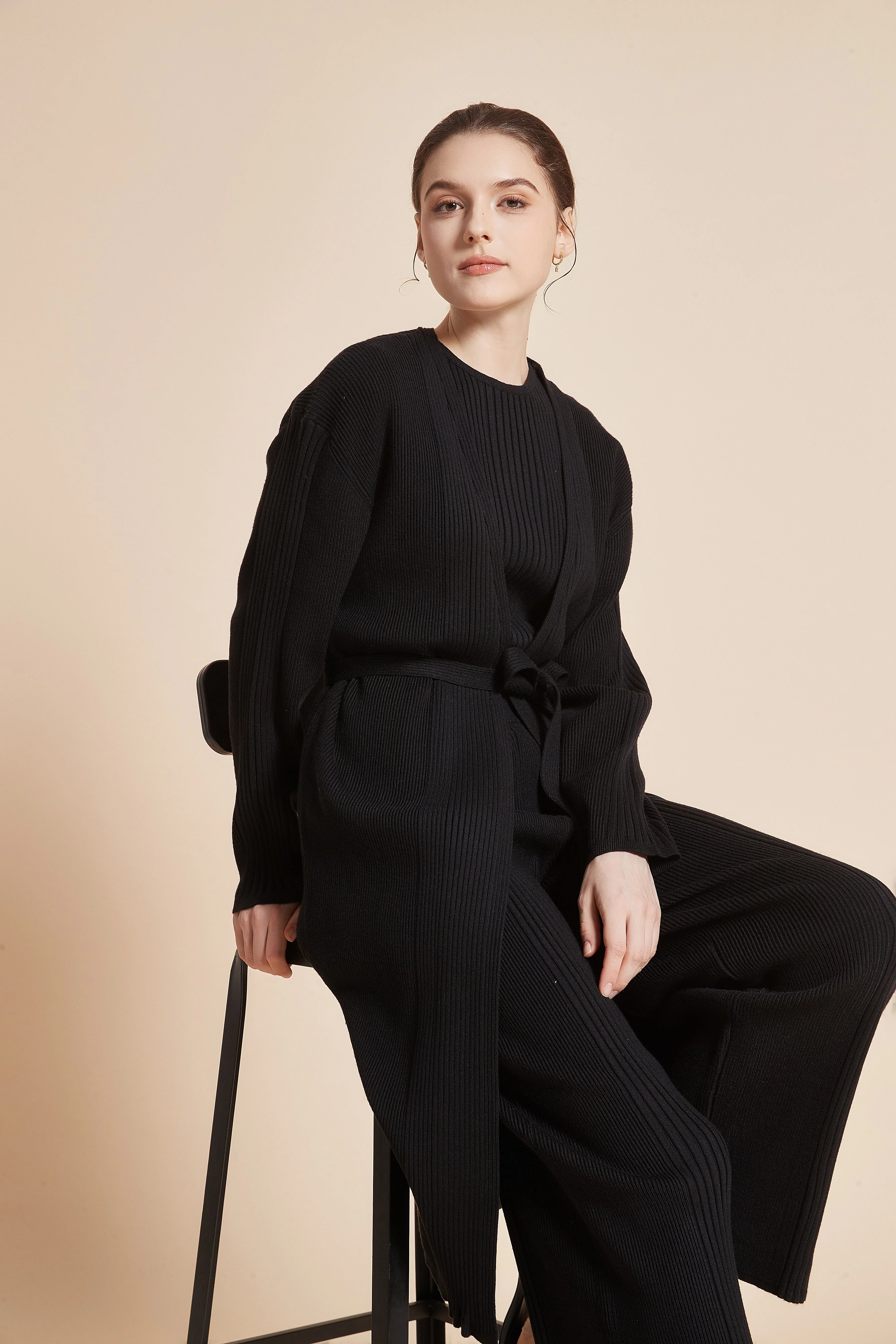 Solid Blouse With Half Sleeves And A Round Neckline - Image 4