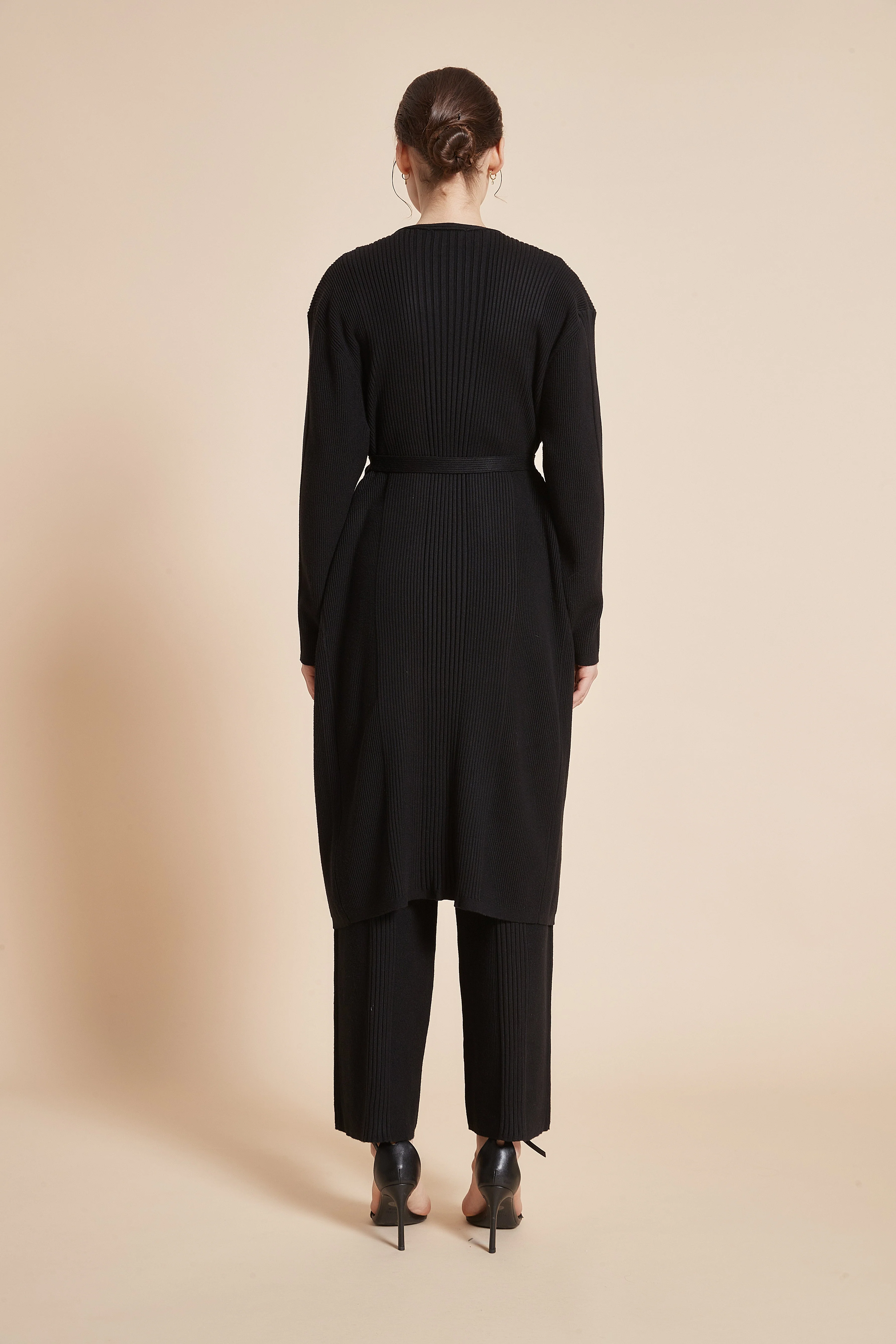 Solid Blouse With Half Sleeves And A Round Neckline - Image 7