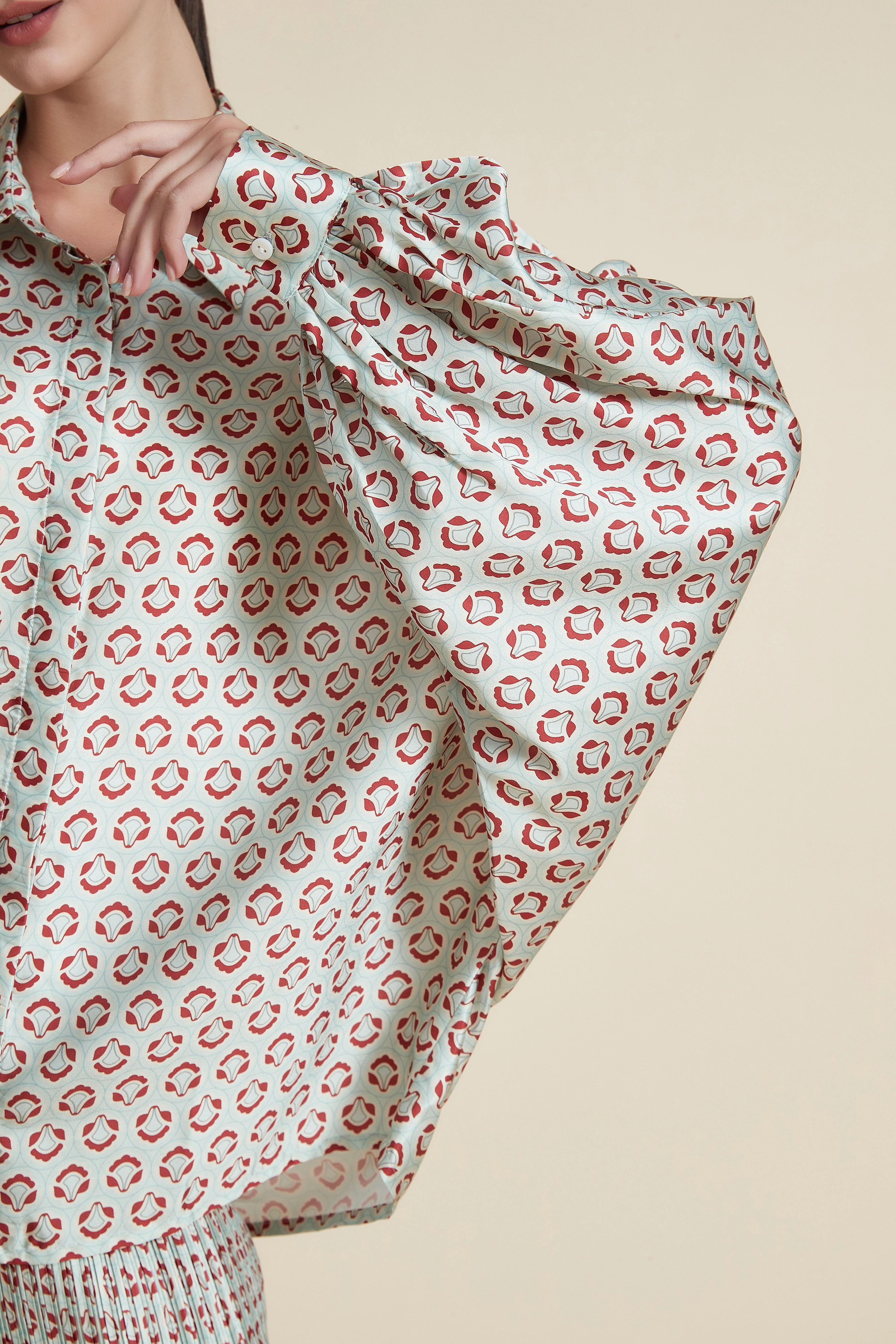Loose-Fit Long Sleeve Printed Blouse with Shirt Collar - Image 3