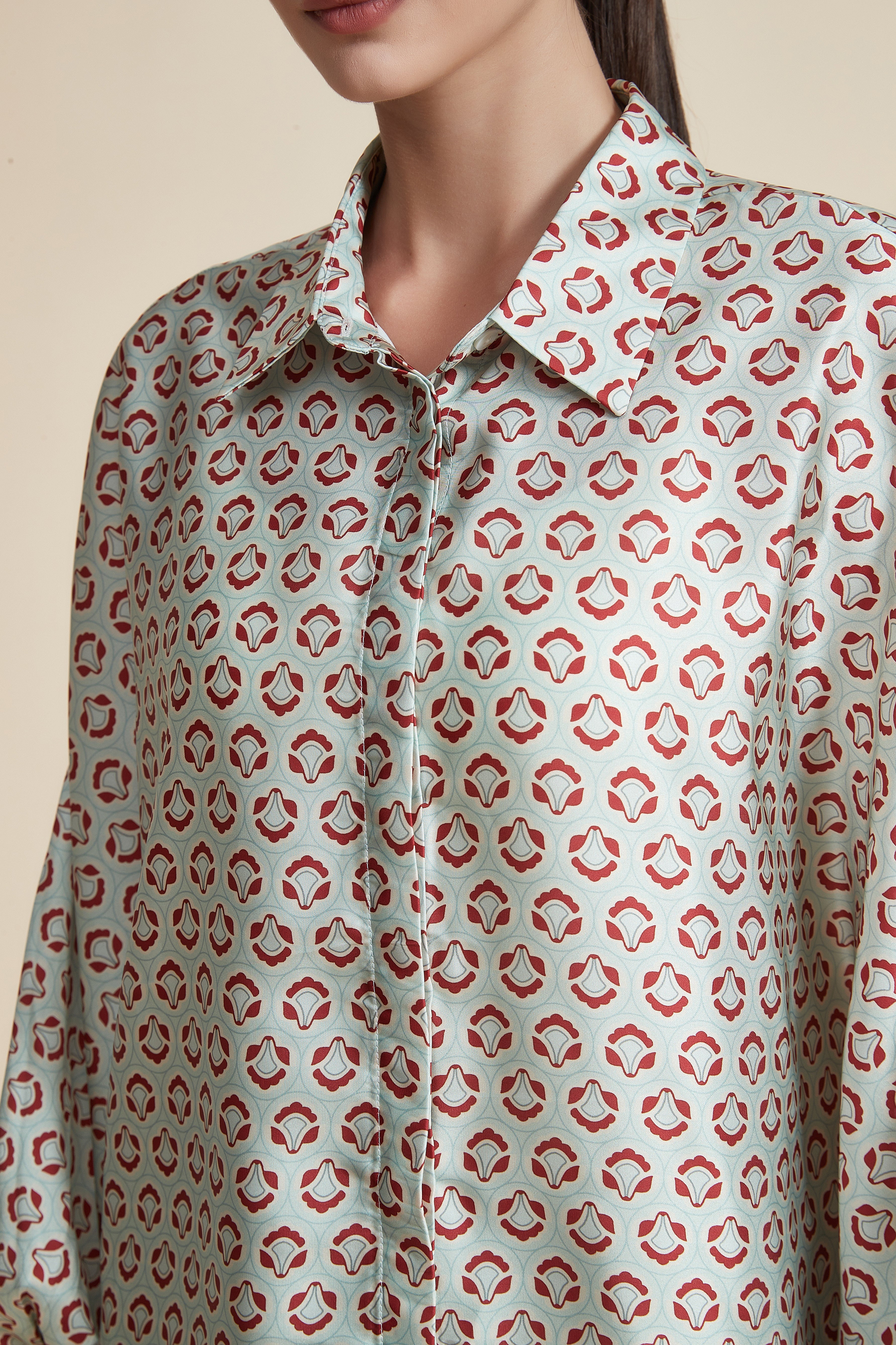 Loose-Fit Long Sleeve Printed Blouse with Shirt Collar - Image 4