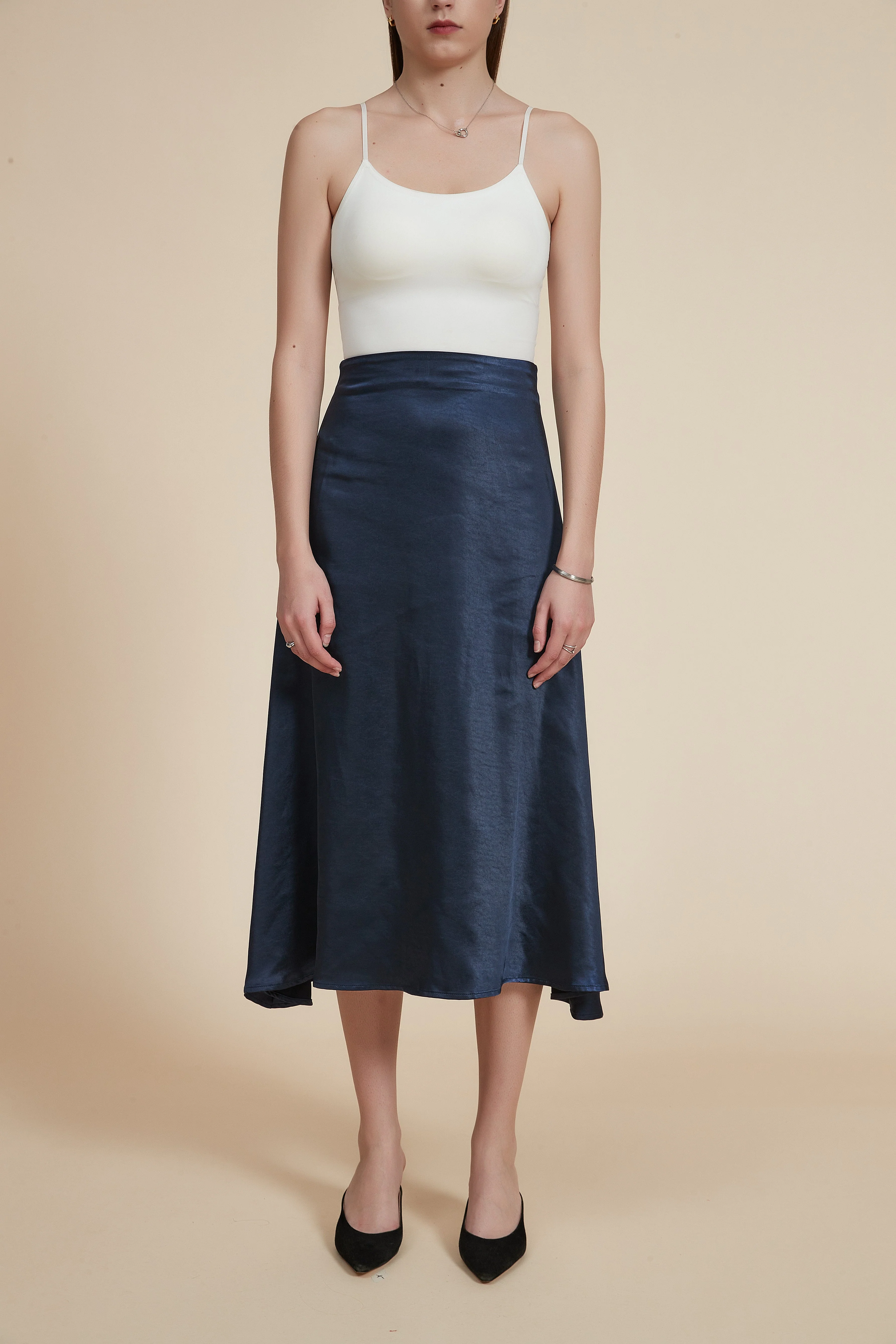 Plain Midi Skirt with a Loose Fit - Image 2