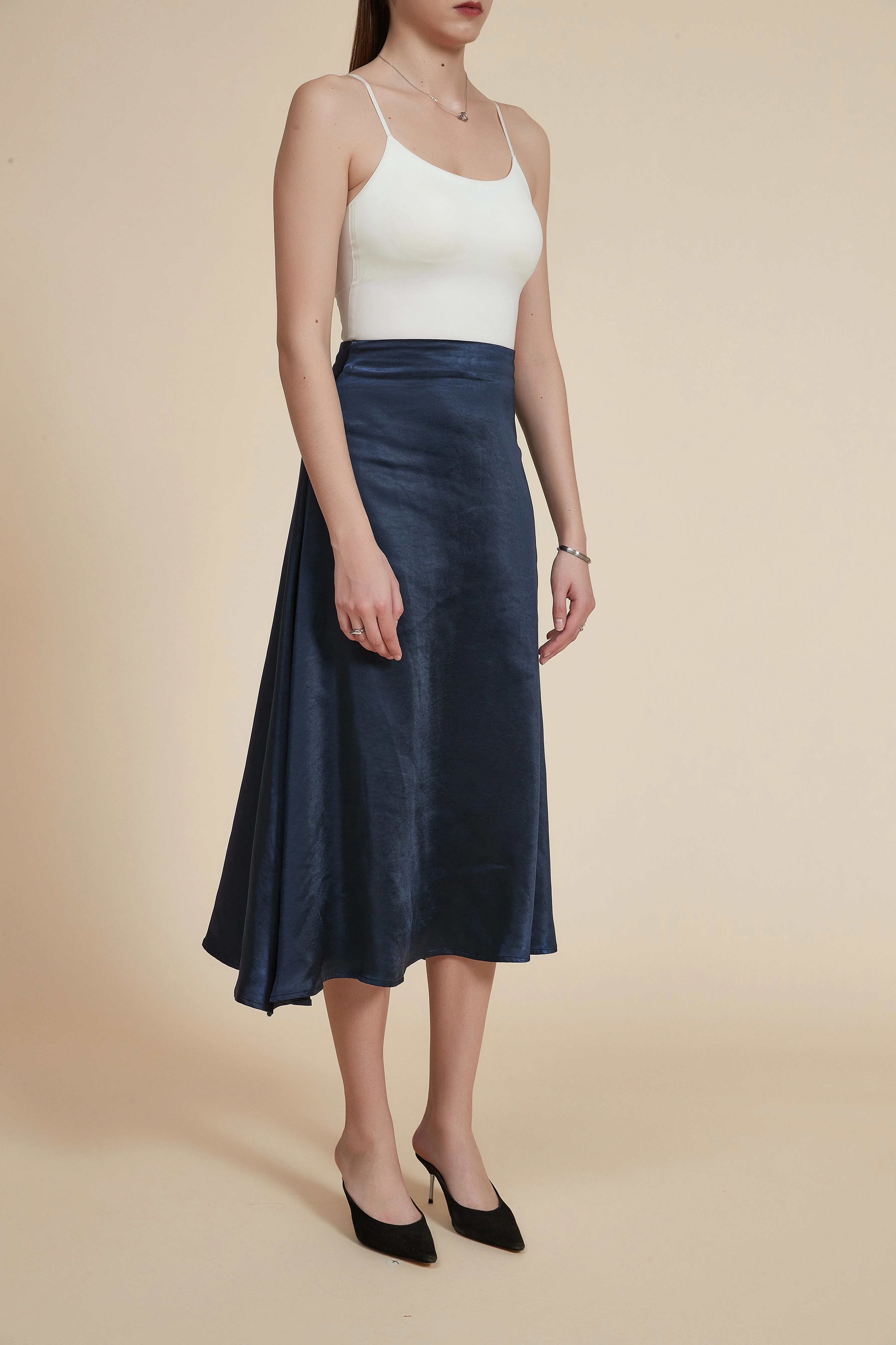 Plain Midi Skirt with a Loose Fit - Image 4