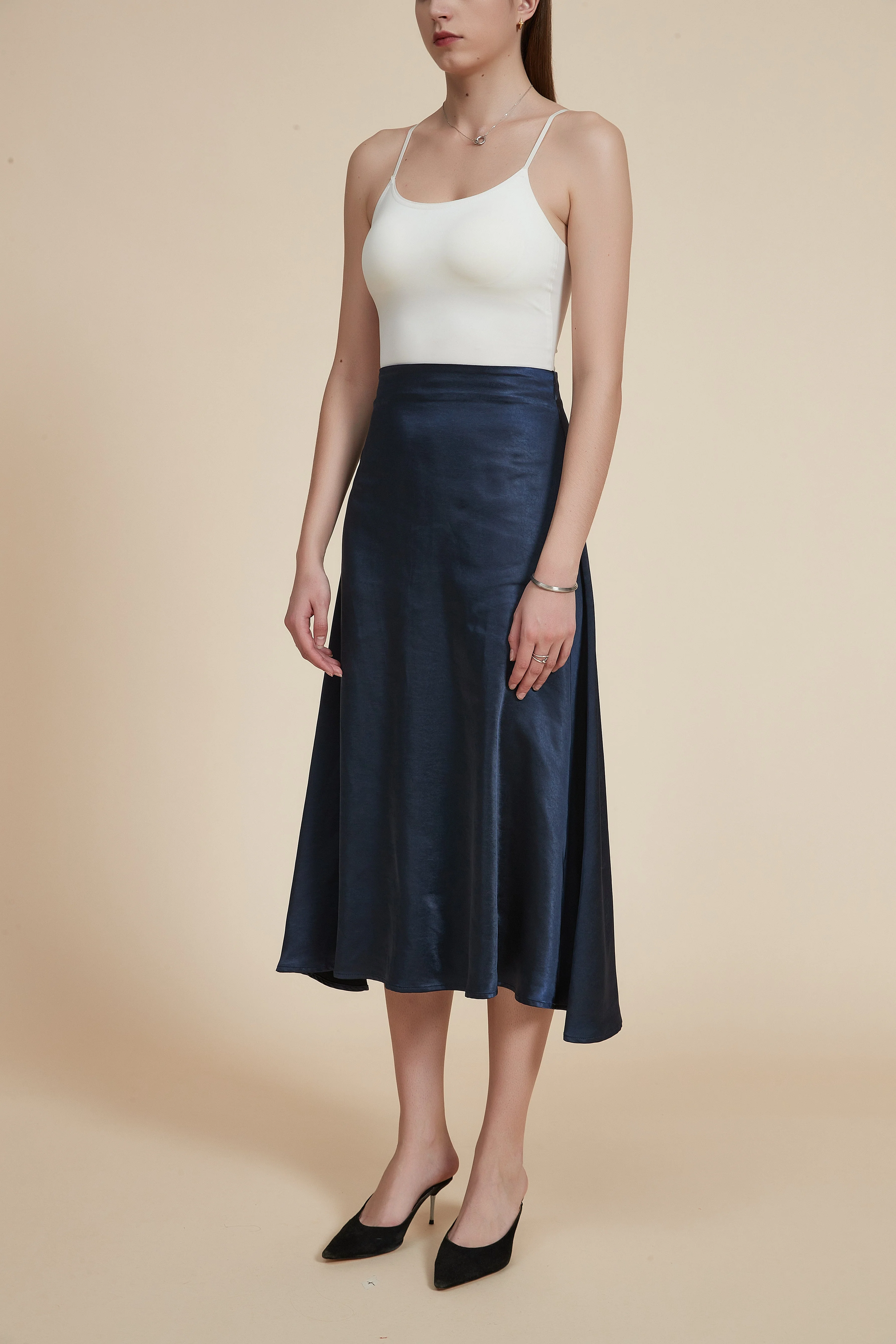 Plain Midi Skirt with a Loose Fit - Image 5
