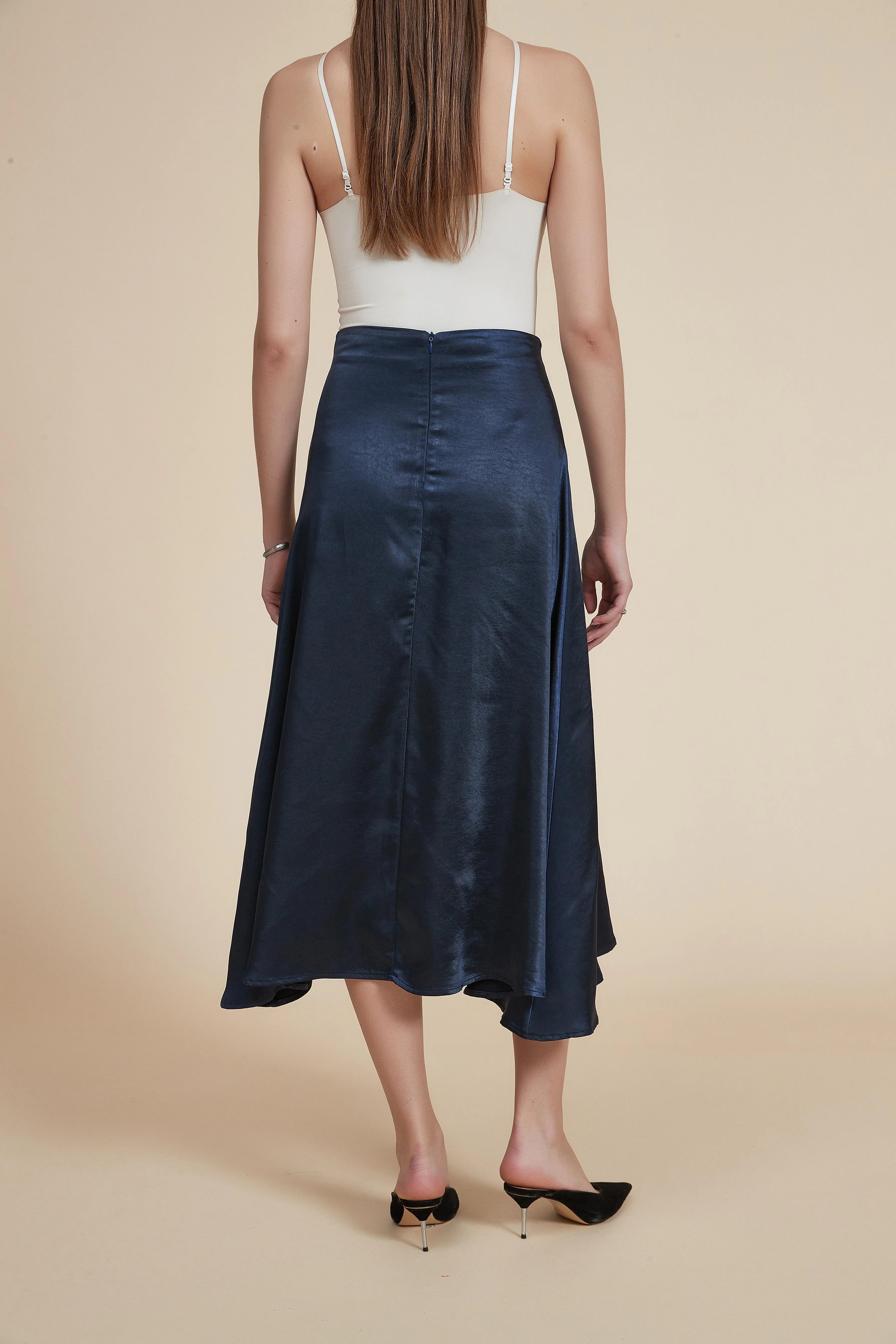 Plain Midi Skirt with a Loose Fit - Image 6
