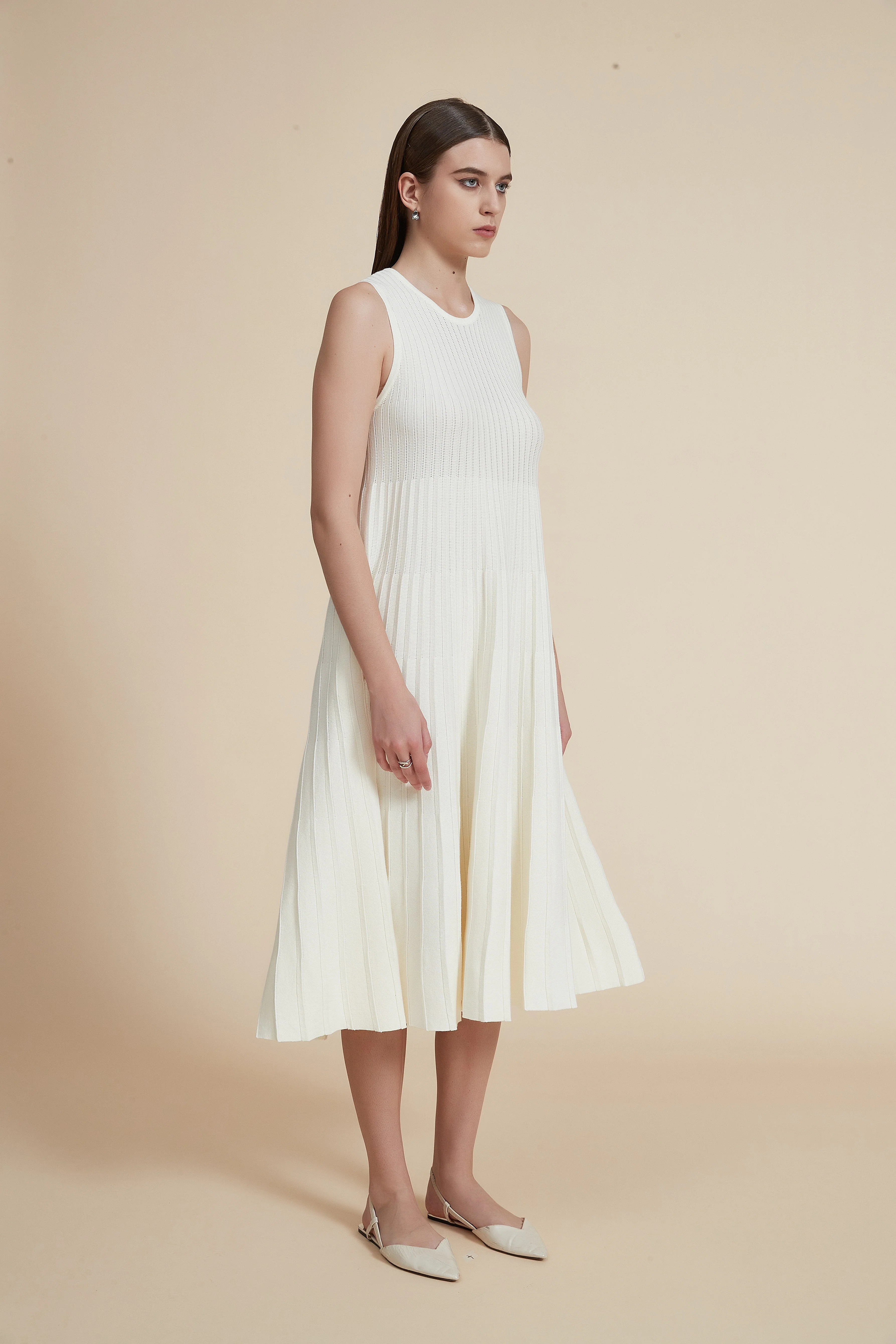 Knee-Length Sleeveless Pleated Dress - Image 5
