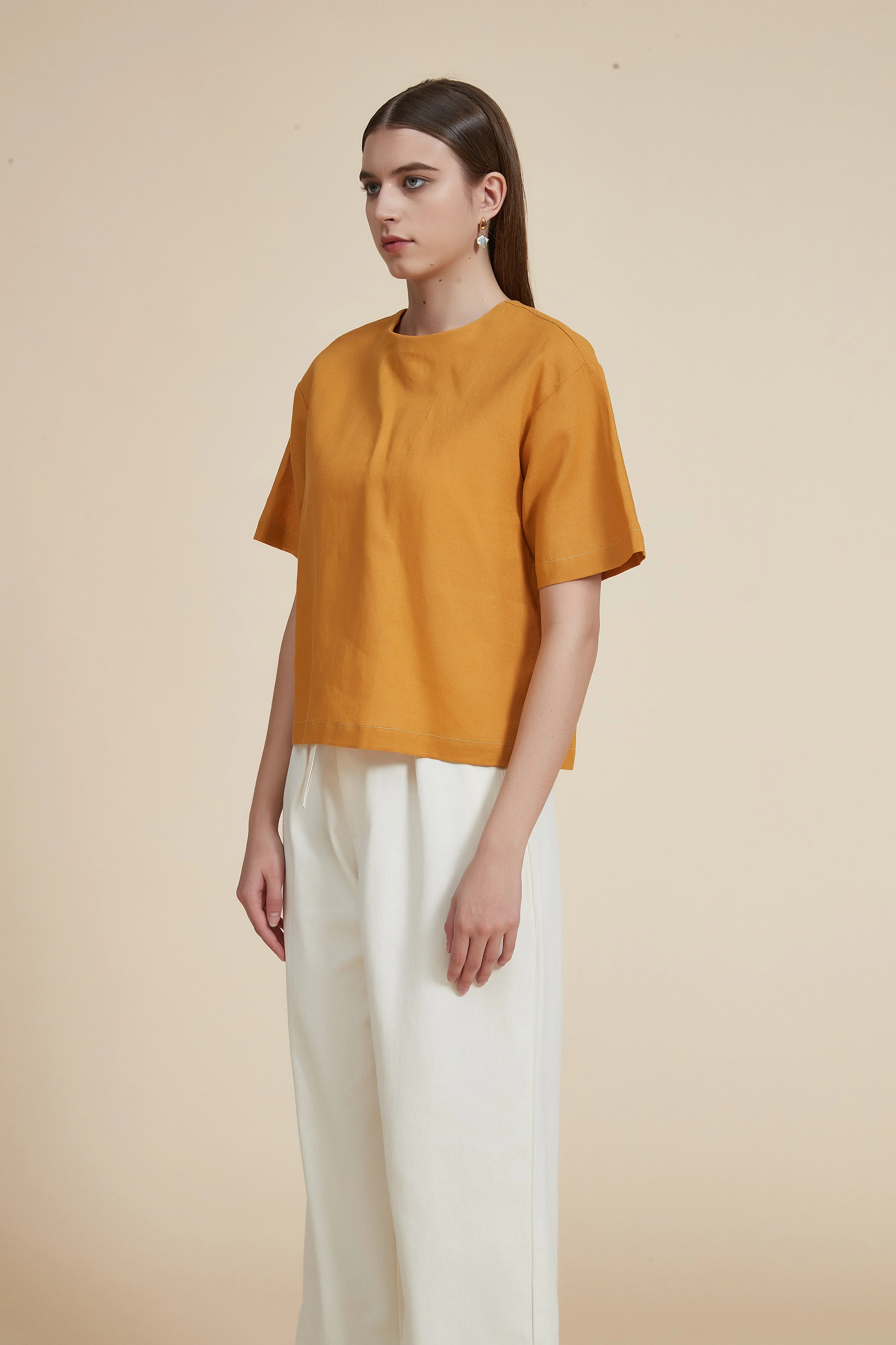 Cropped Solid Color Sleeveless Top with Round Neck - Image 5