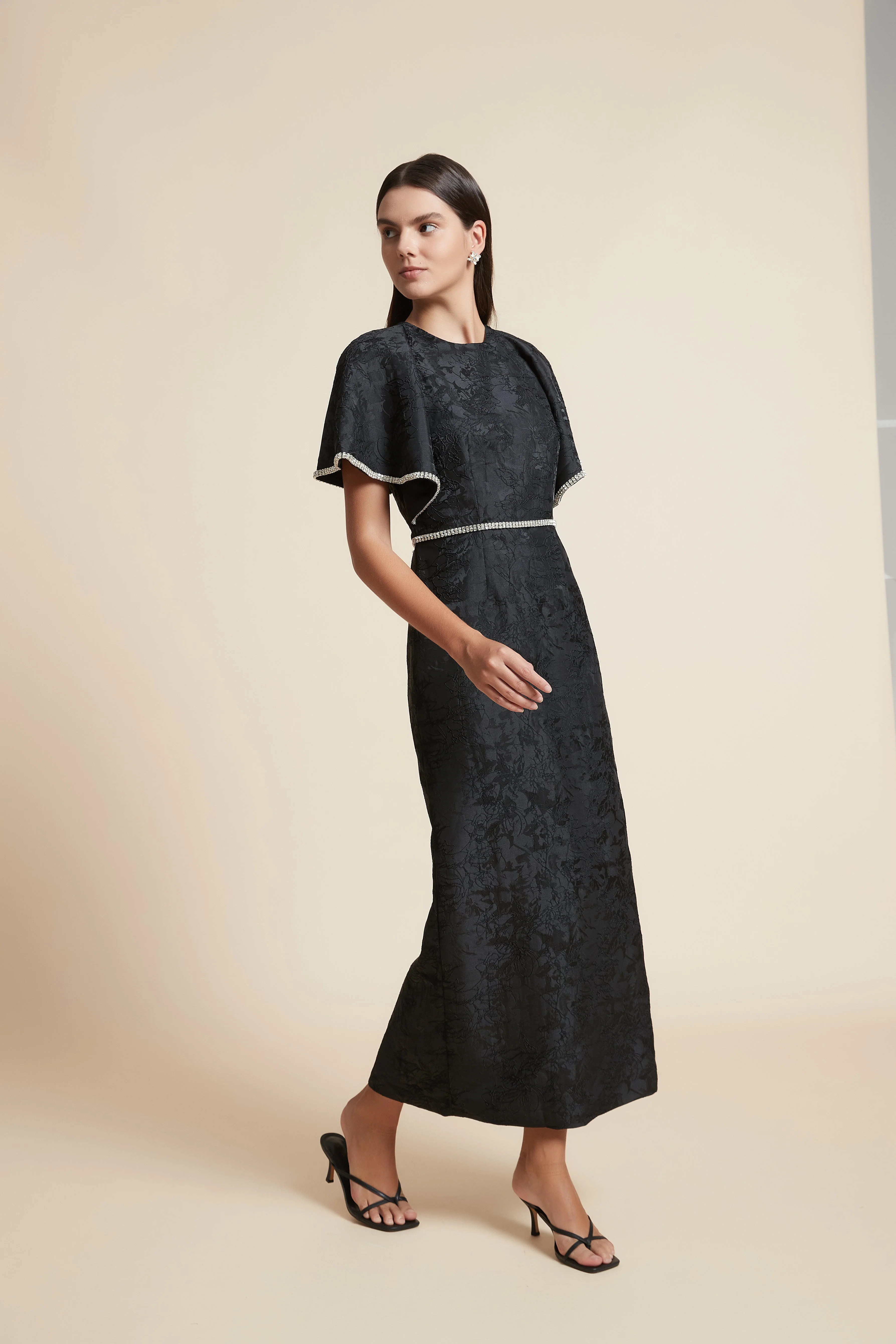 Long Half-Sleeve Dress with Round Neck - Image 2