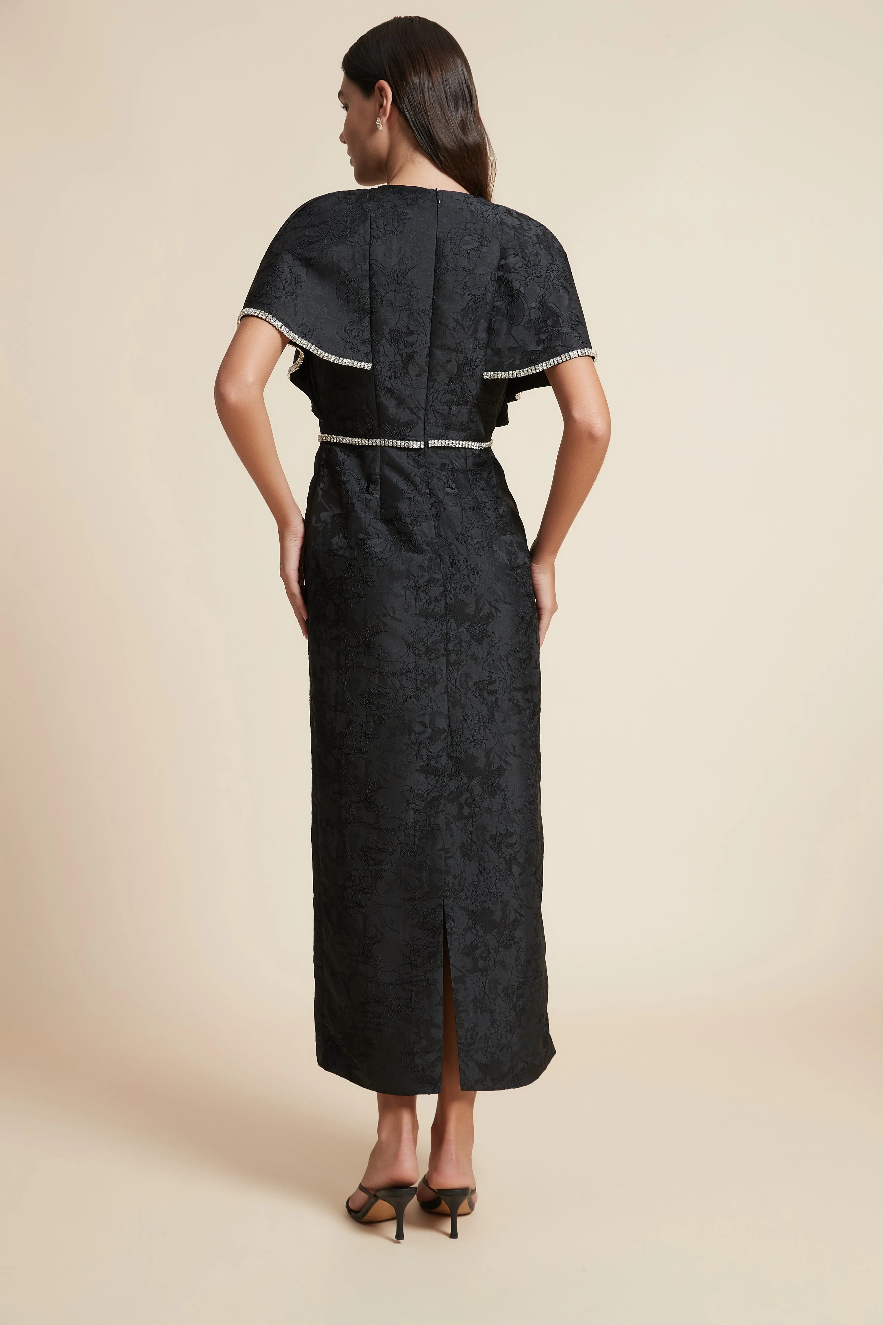 Long Half-Sleeve Dress with Round Neck - Image 6