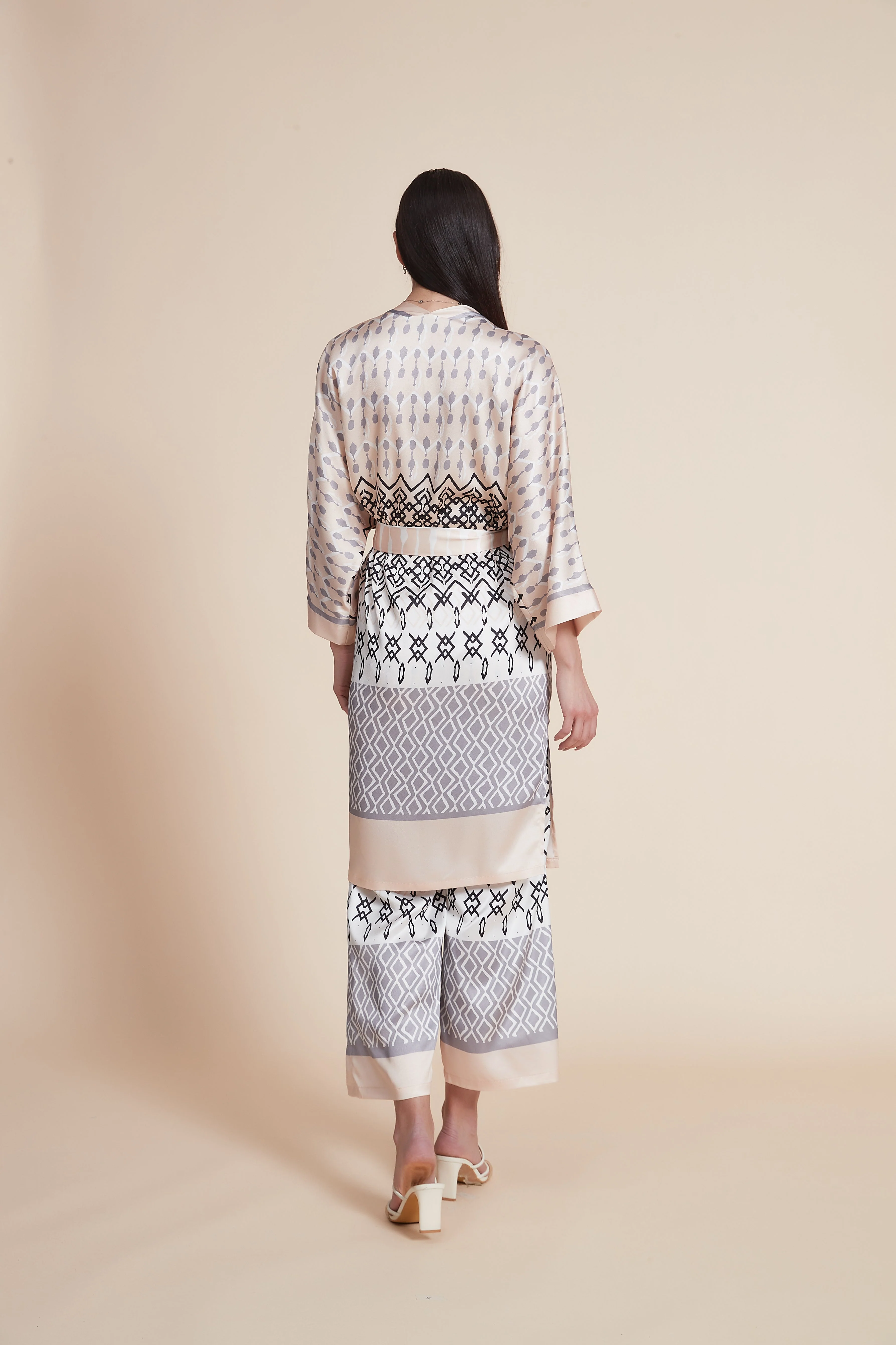 Knee-Length Printed Jacket with 3/4 Sleeves and Belt - Image 5