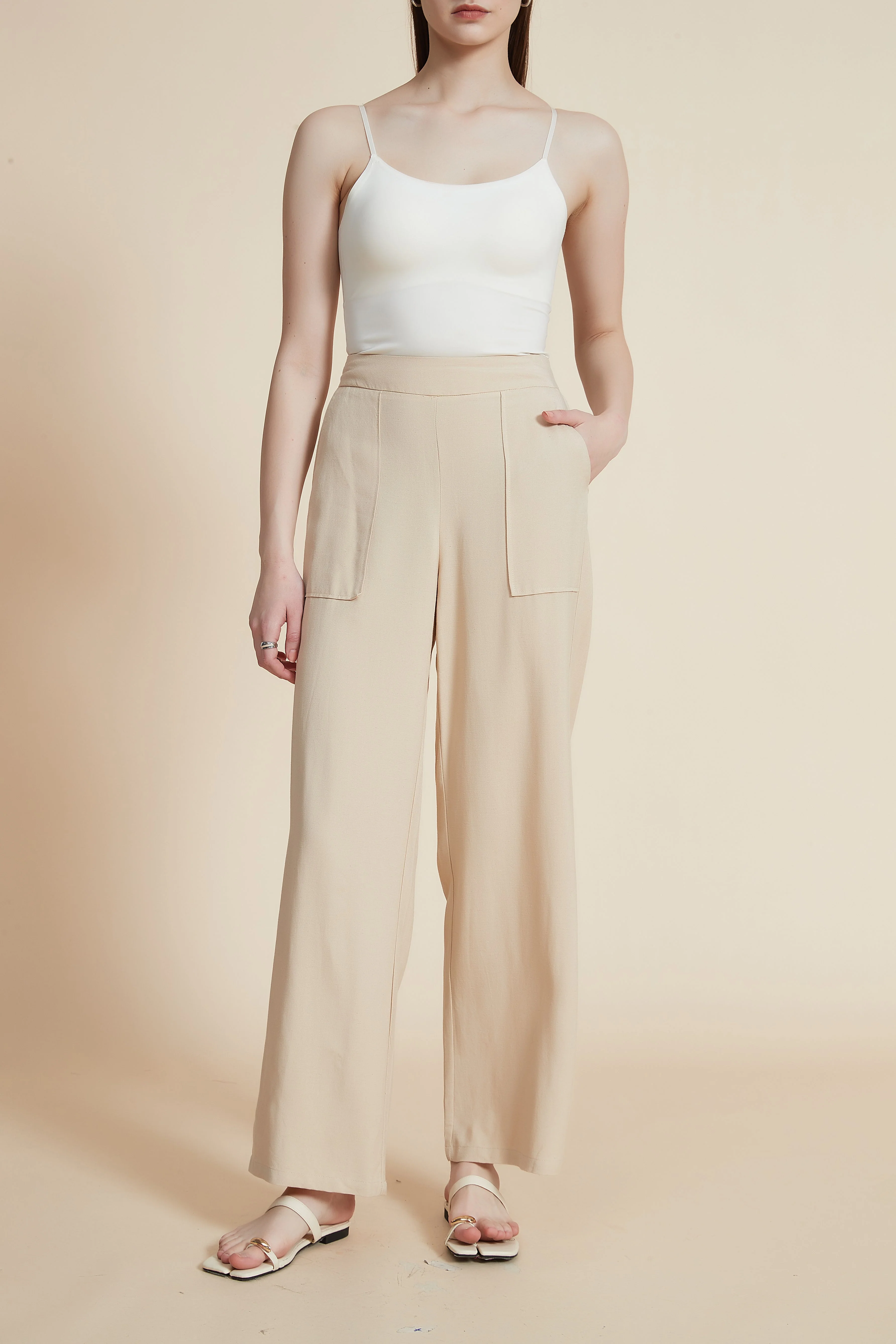 Long pants with wide cut pockets
