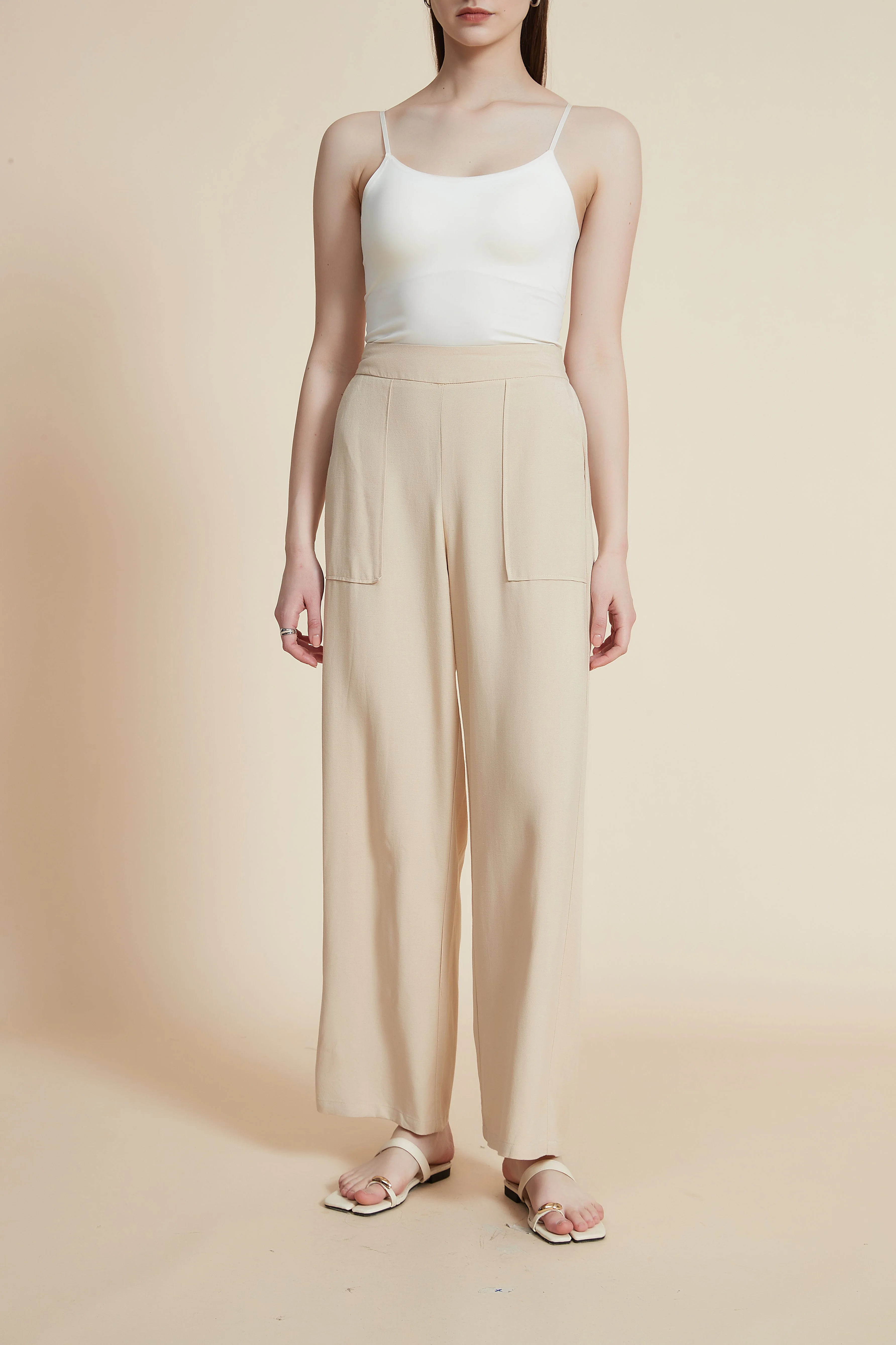 Long pants with wide cut pockets - Image 5