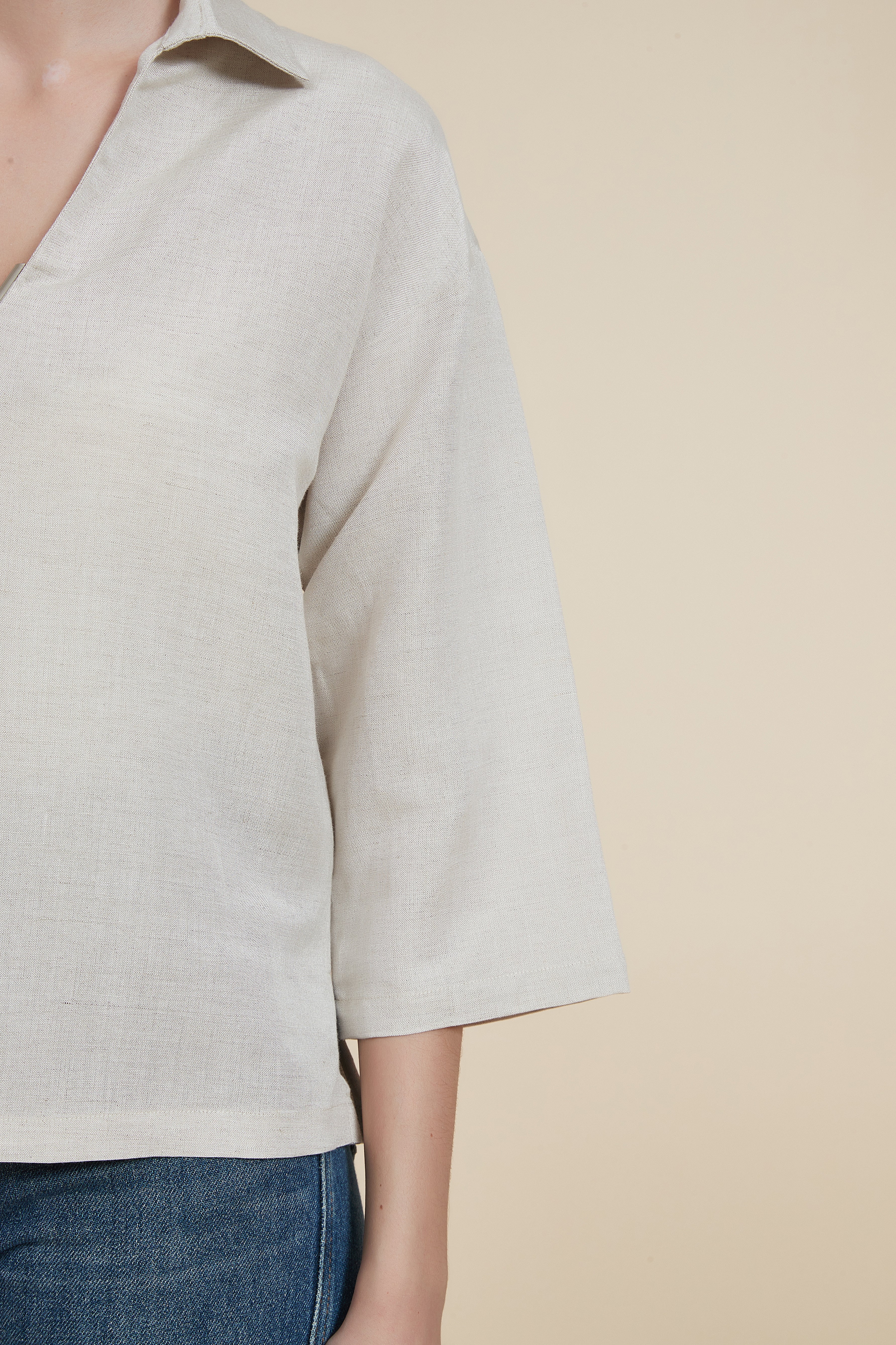 4/3 sleeve blouse with waist length and V-neck - Image 11