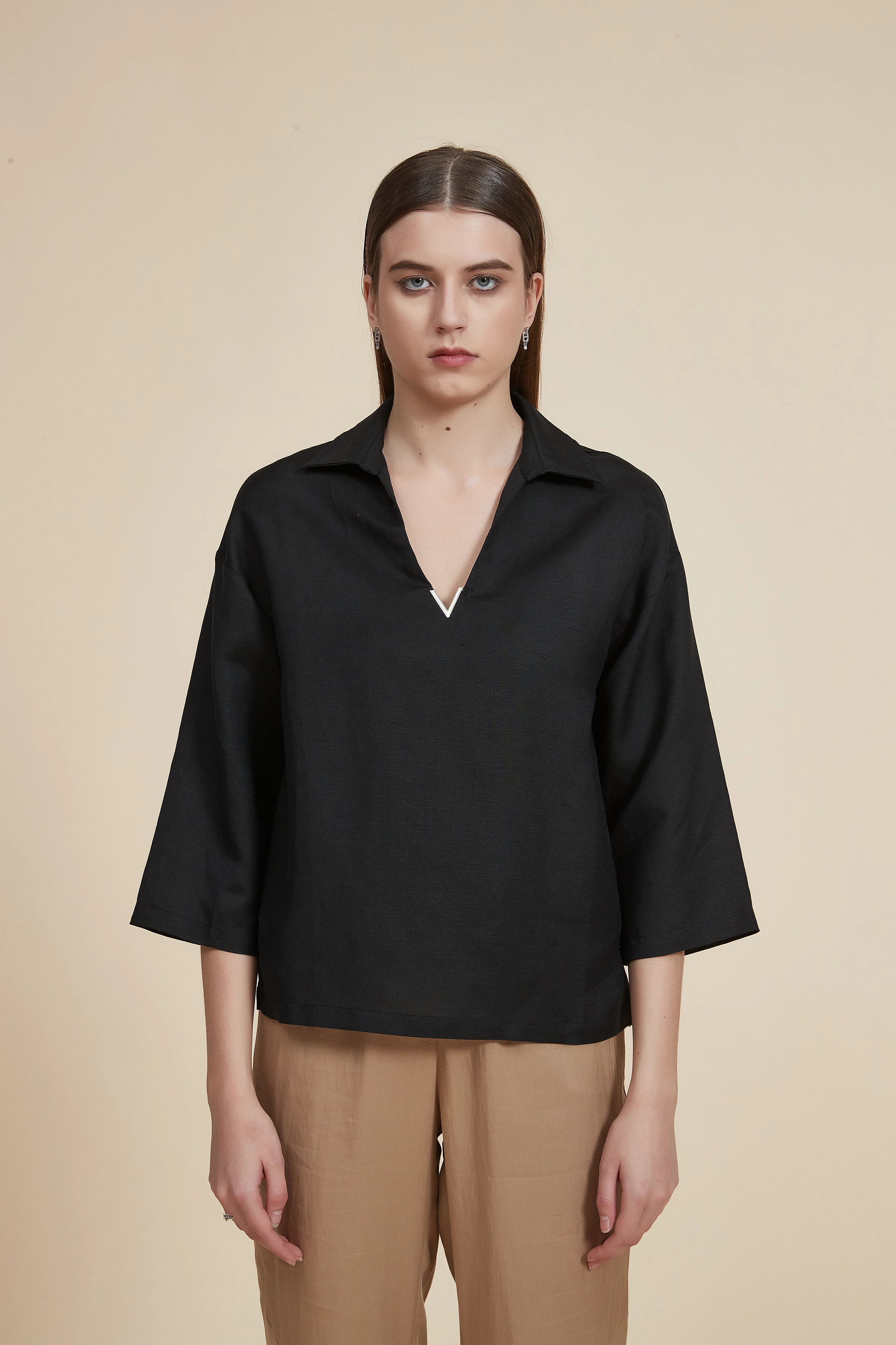 4/3 sleeve blouse with waist length and V-neck - Image 2