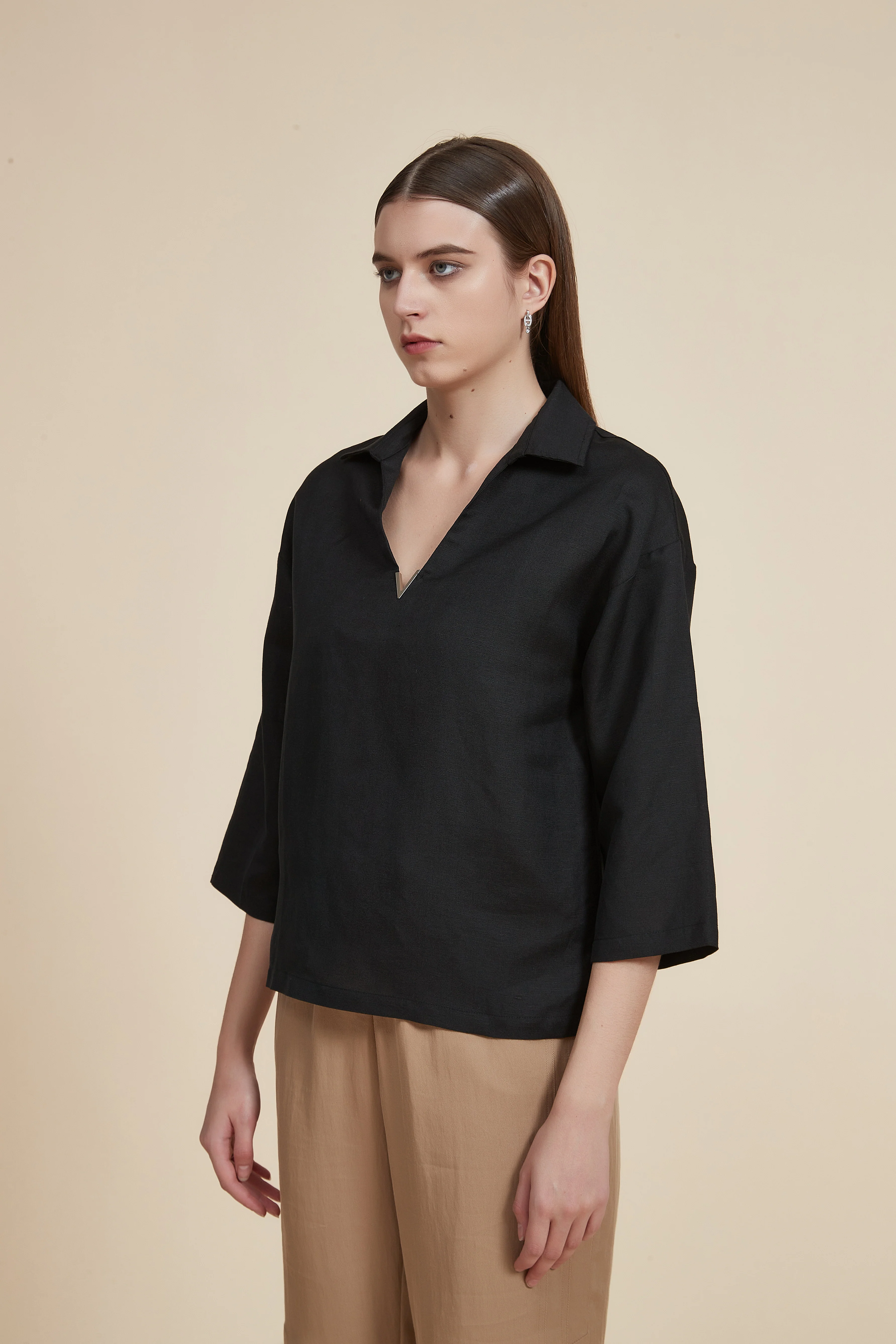 4/3 sleeve blouse with waist length and V-neck - Image 5