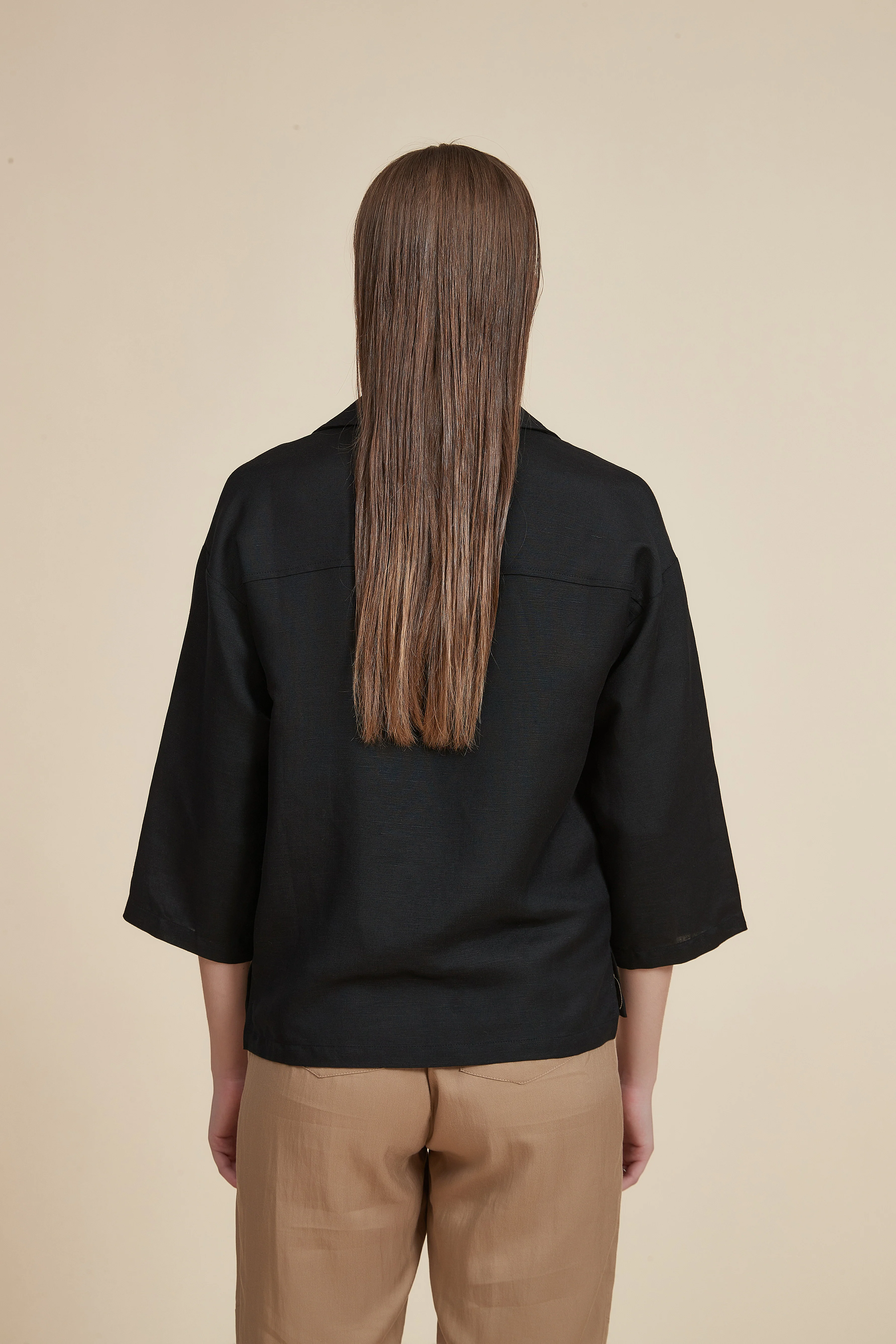 4/3 sleeve blouse with waist length and V-neck - Image 6