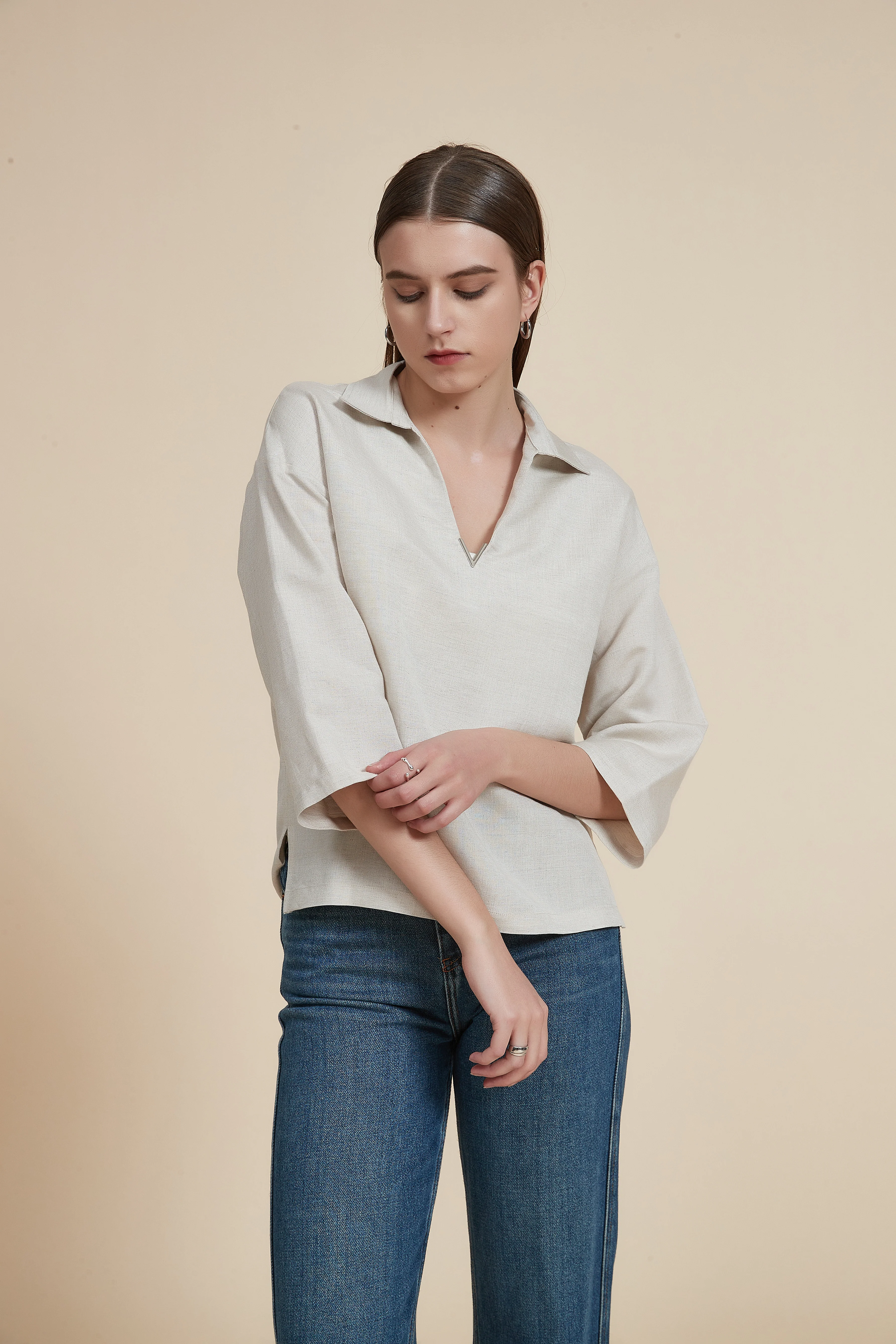 4/3 sleeve blouse with waist length and V-neck - Image 7