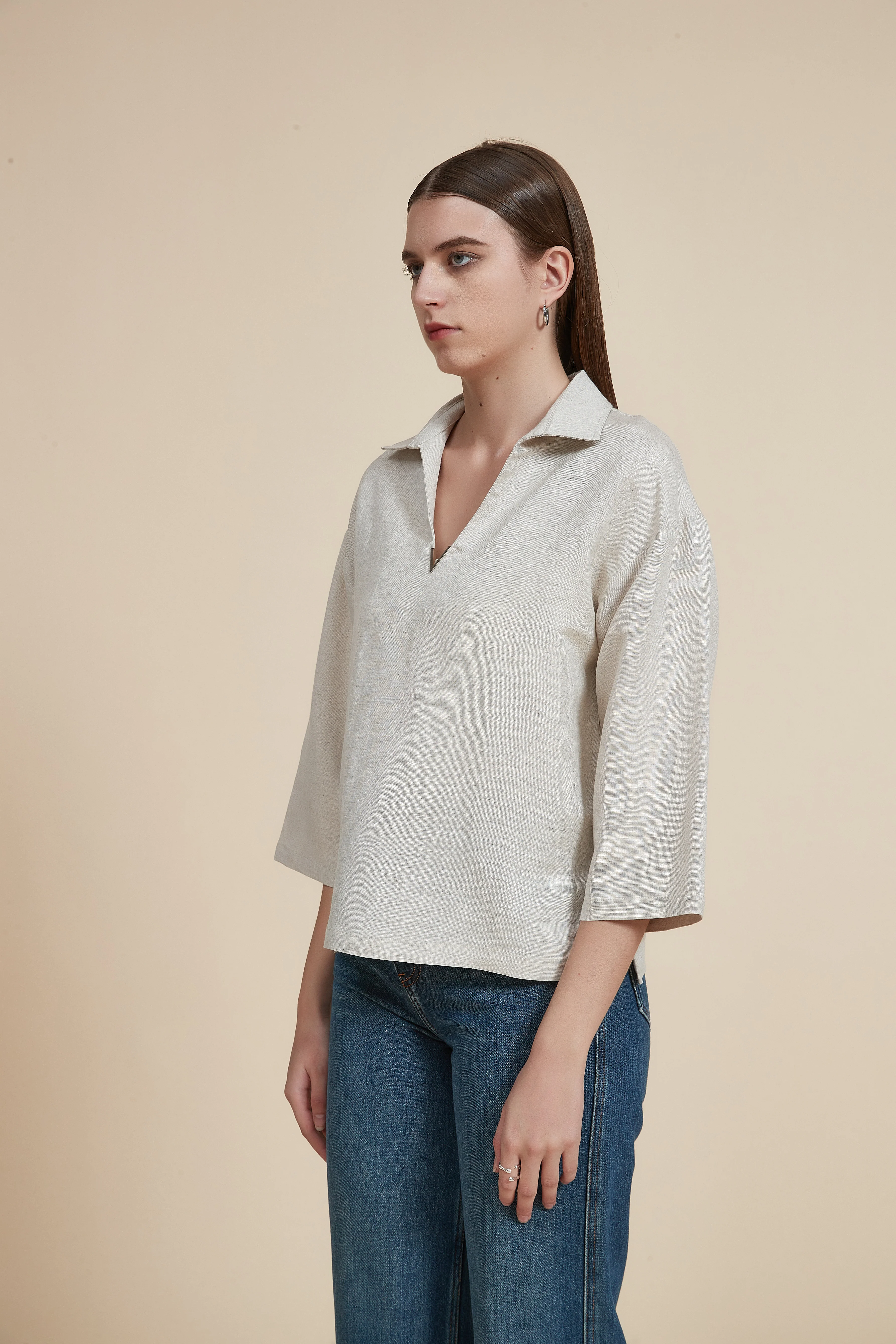 4/3 sleeve blouse with waist length and V-neck - Image 9